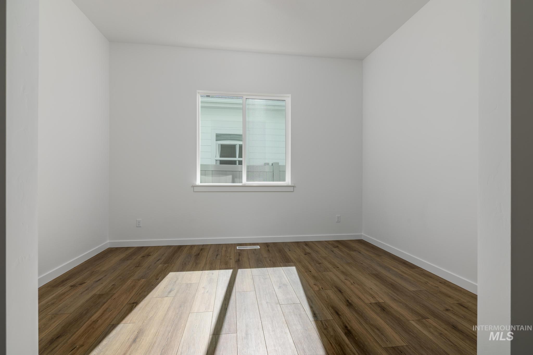 2372 N Leatherwood Ave. Property Photo 4