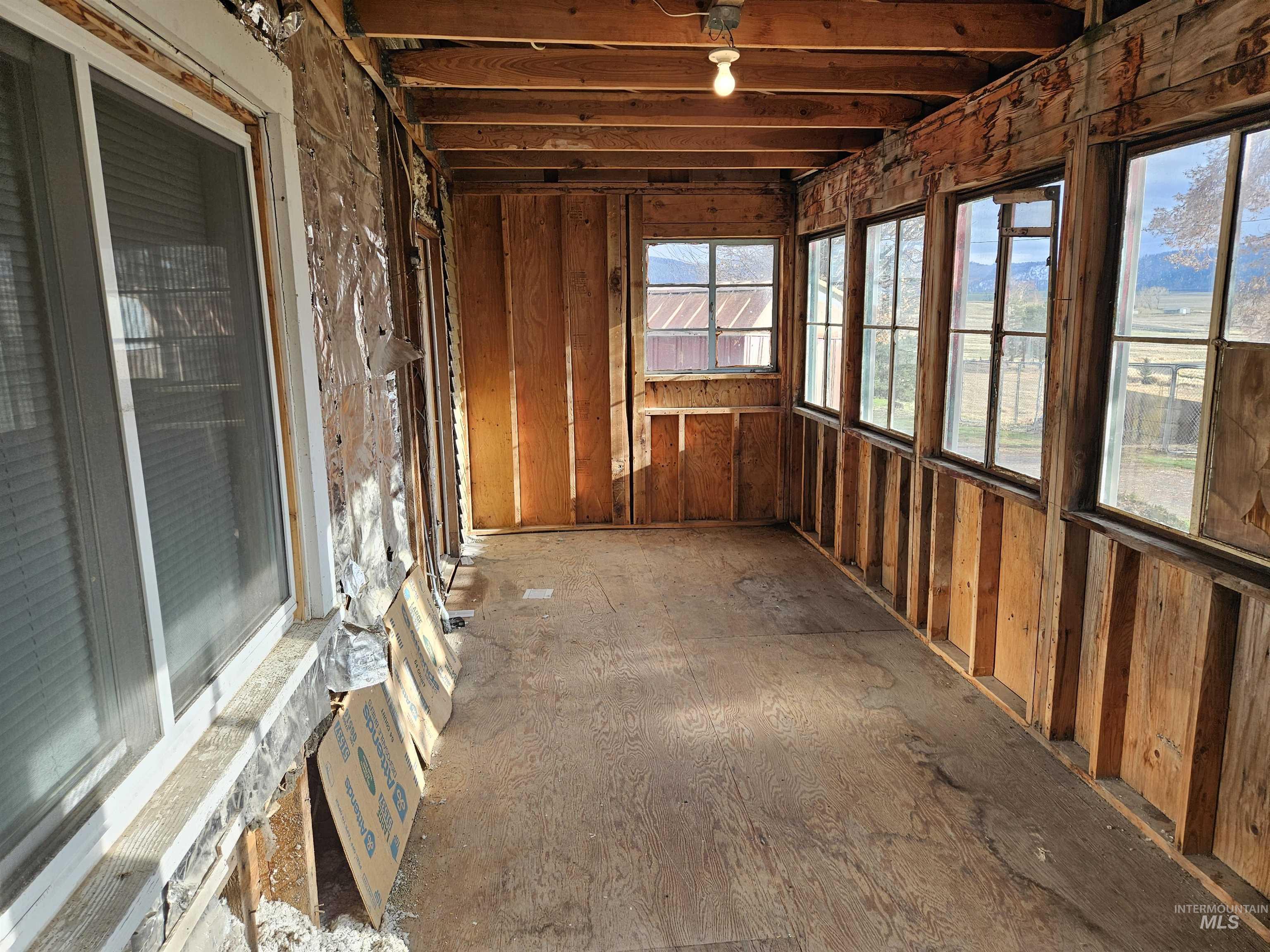 601 E Main St Property Photo 6