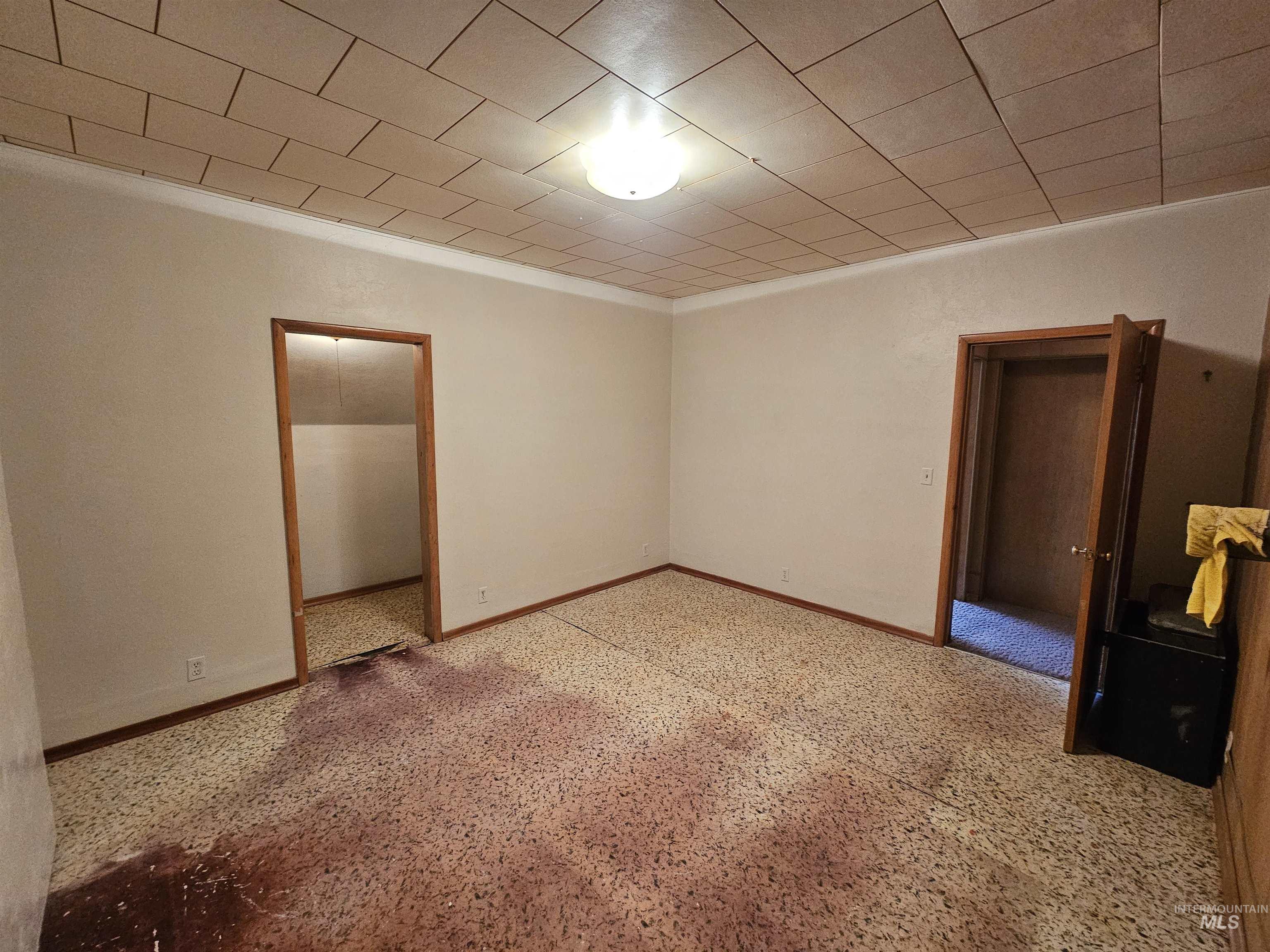 601 E Main St Property Photo 9