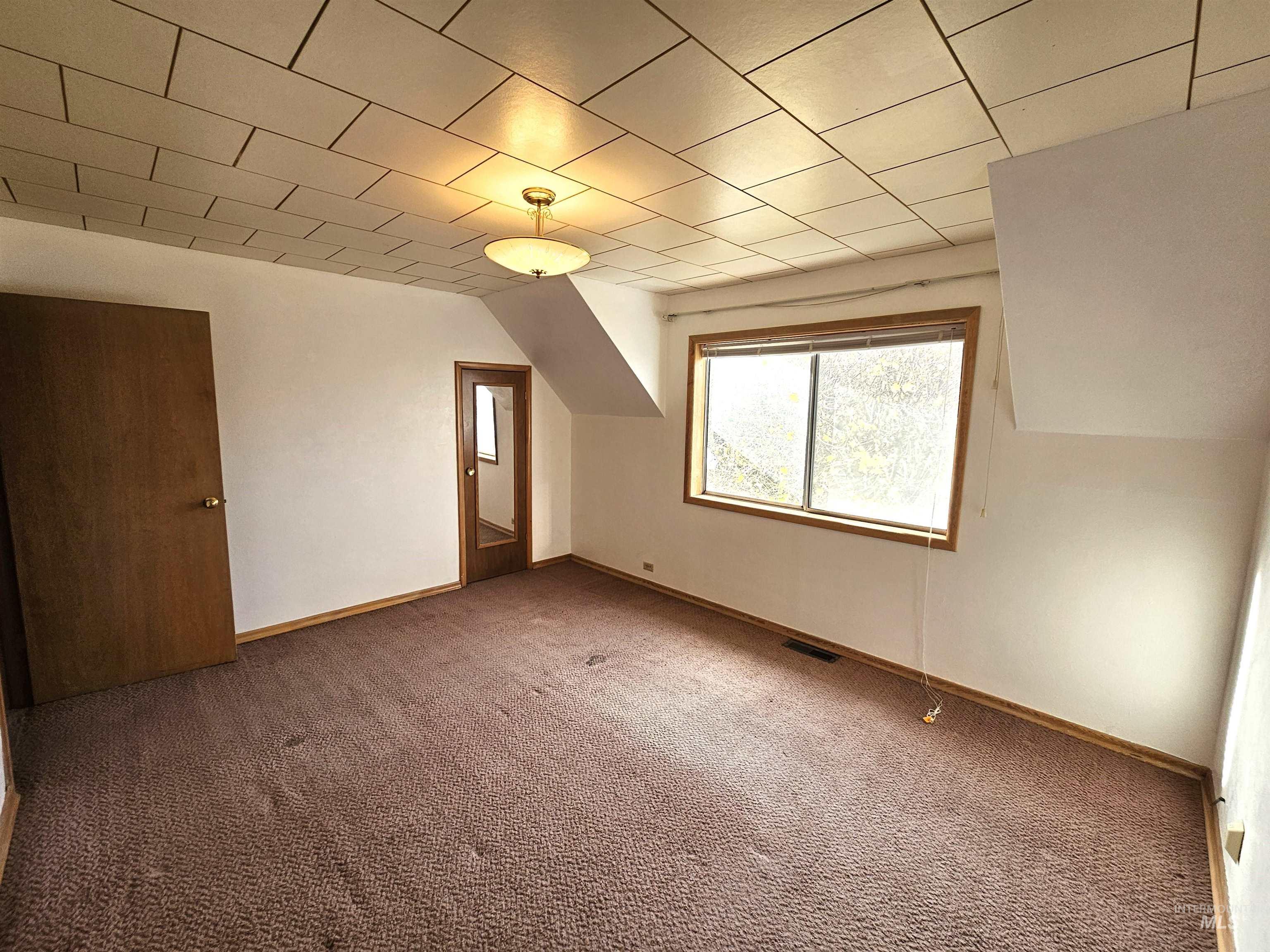601 E Main St Property Photo 11