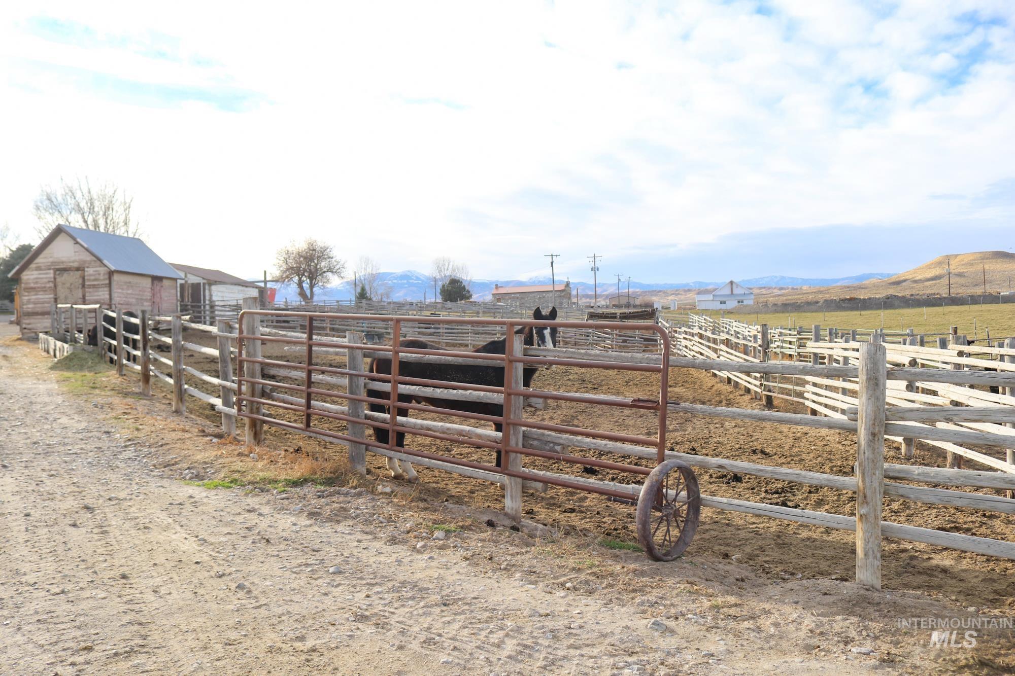 18138 Oreana Loop Road Property Photo 8