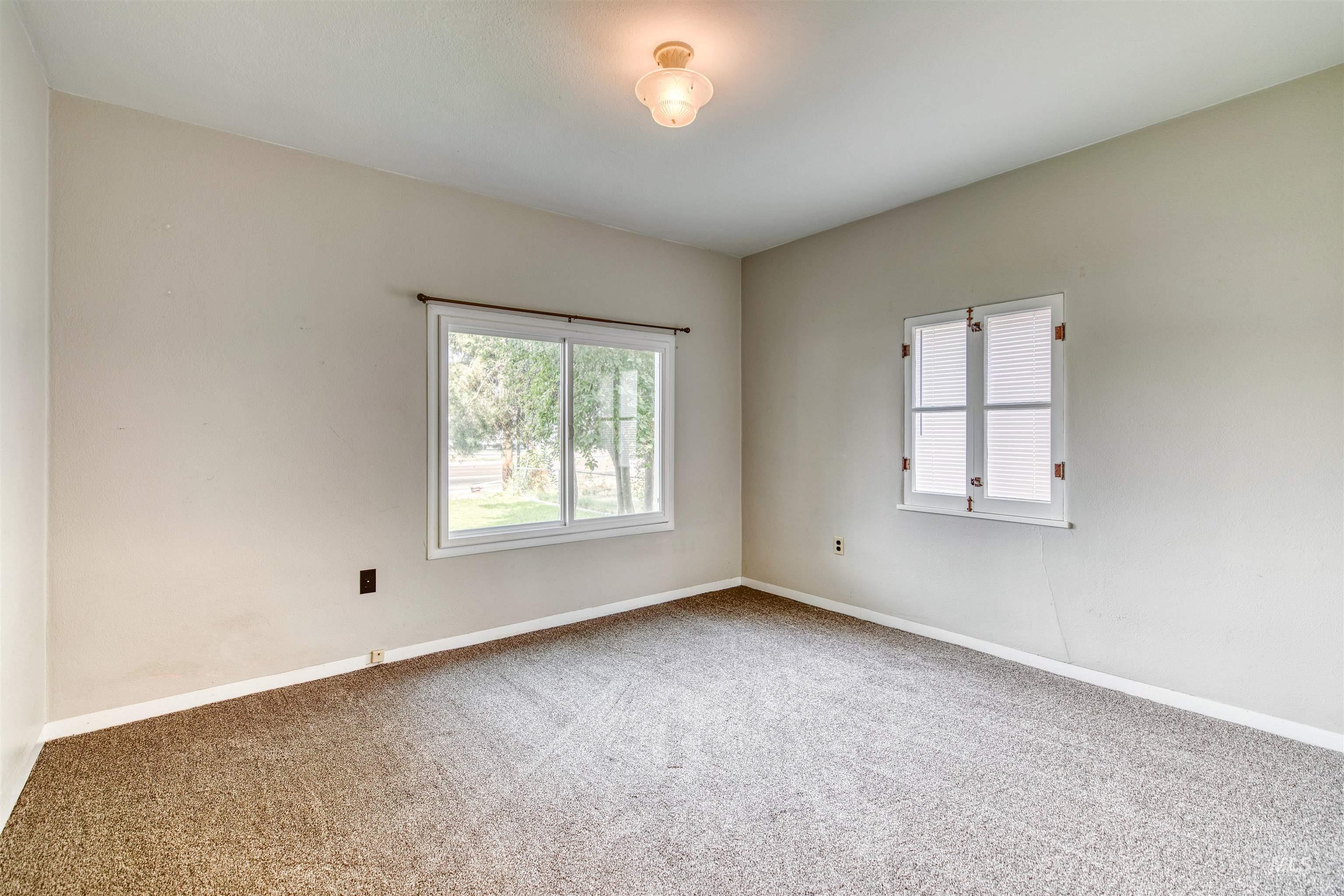 904 N Illinois Property Photo 31