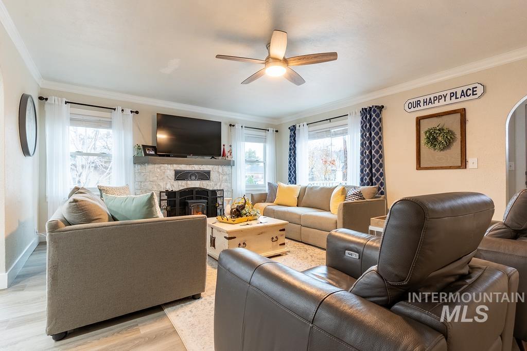 1302 1st Avenue South Property Photo 3