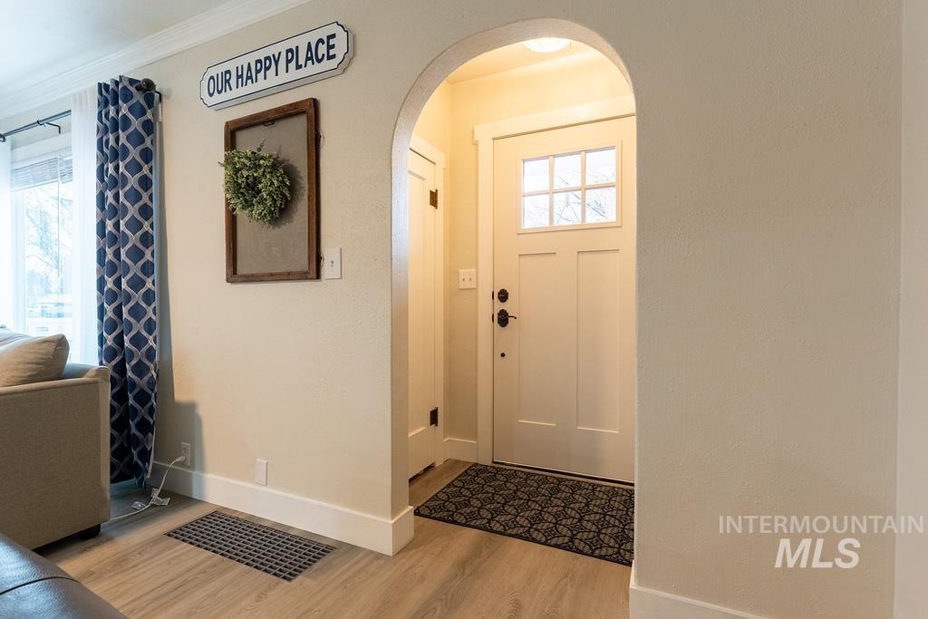 1302 1st Avenue South Property Photo 6