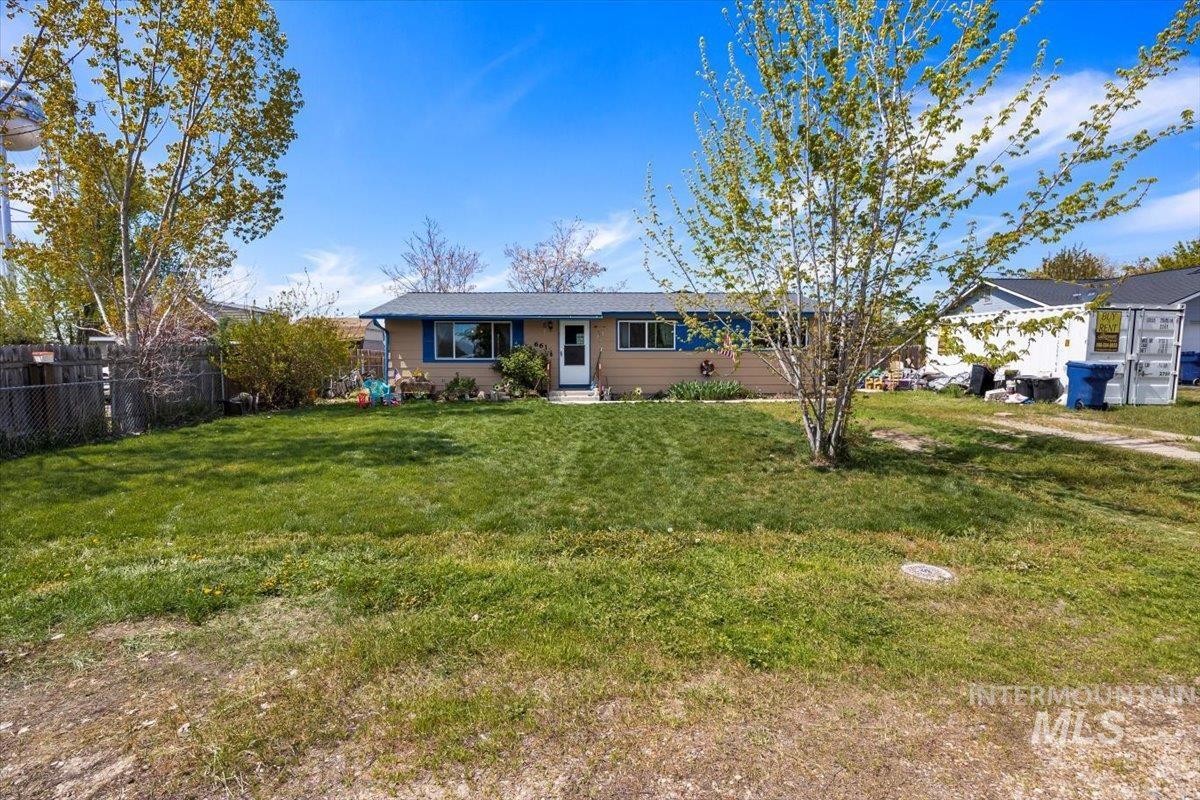 661 View Dr Property Photo 3