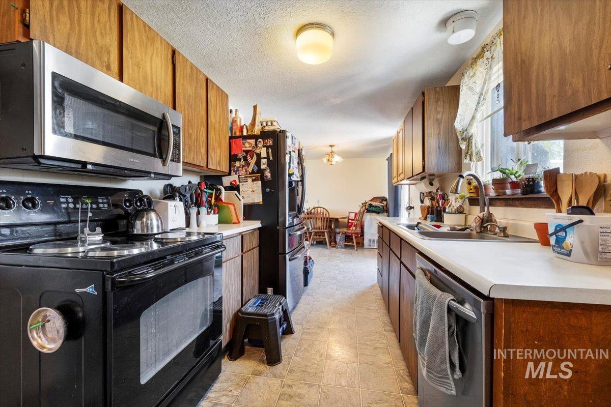 661 View Dr Property Photo 8