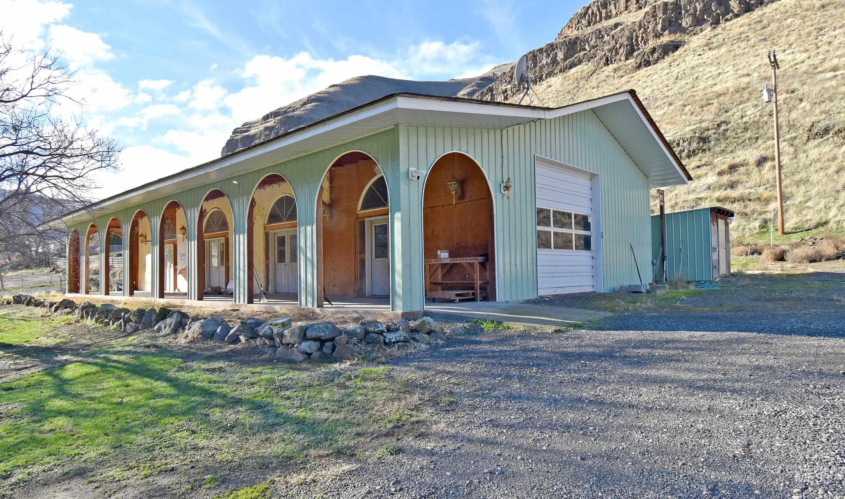 16186 Snake River Road Property Photo 3