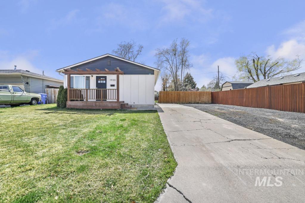 1930 Poplar Ave. Property Photo 3