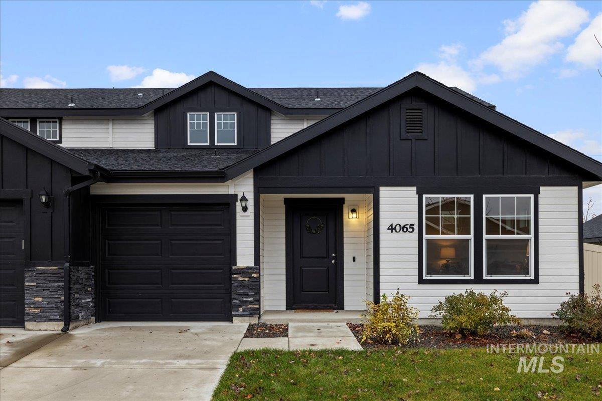 4065 E Eagle Ridge Drive Property Photo 2