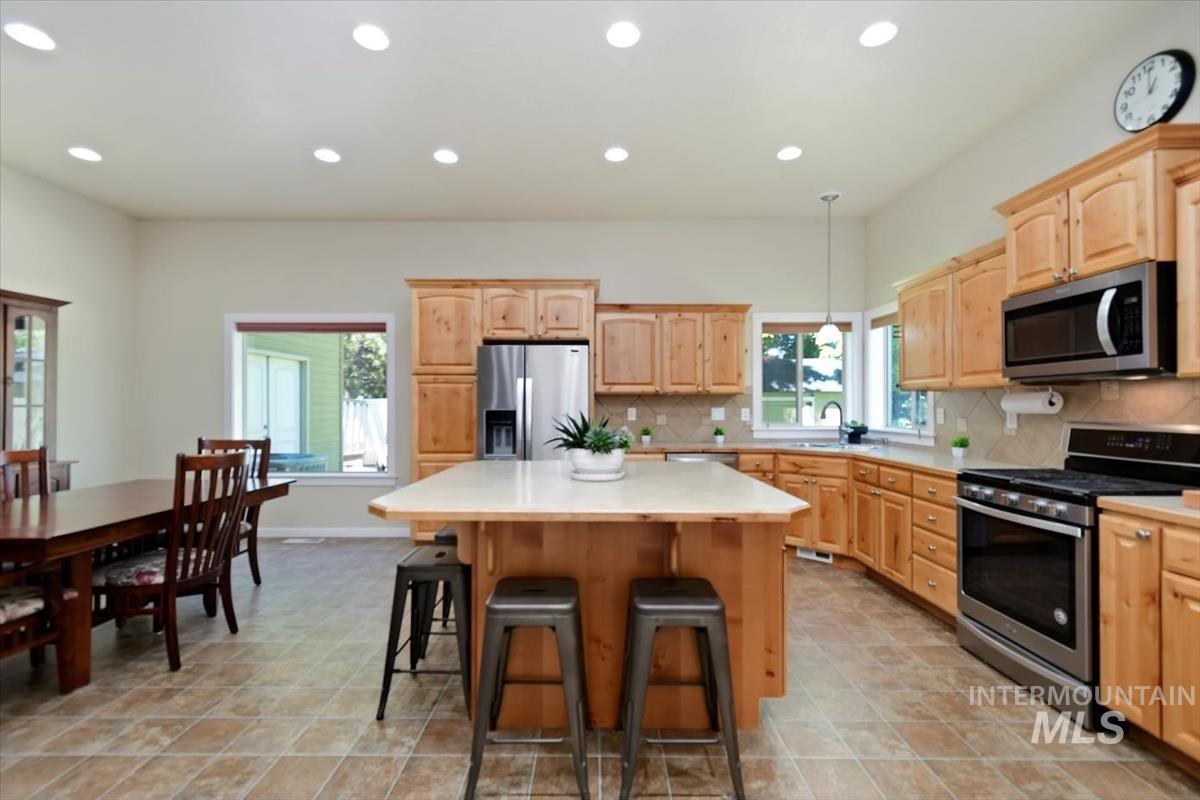 420 Rothbury Dr. Property Photo 6