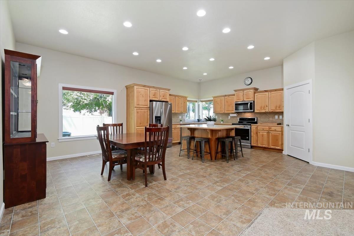 420 Rothbury Dr. Property Photo 7