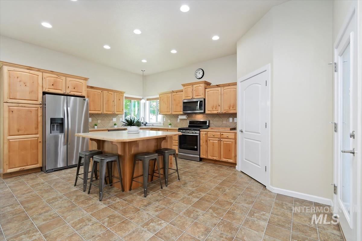 420 Rothbury Dr. Property Photo 9