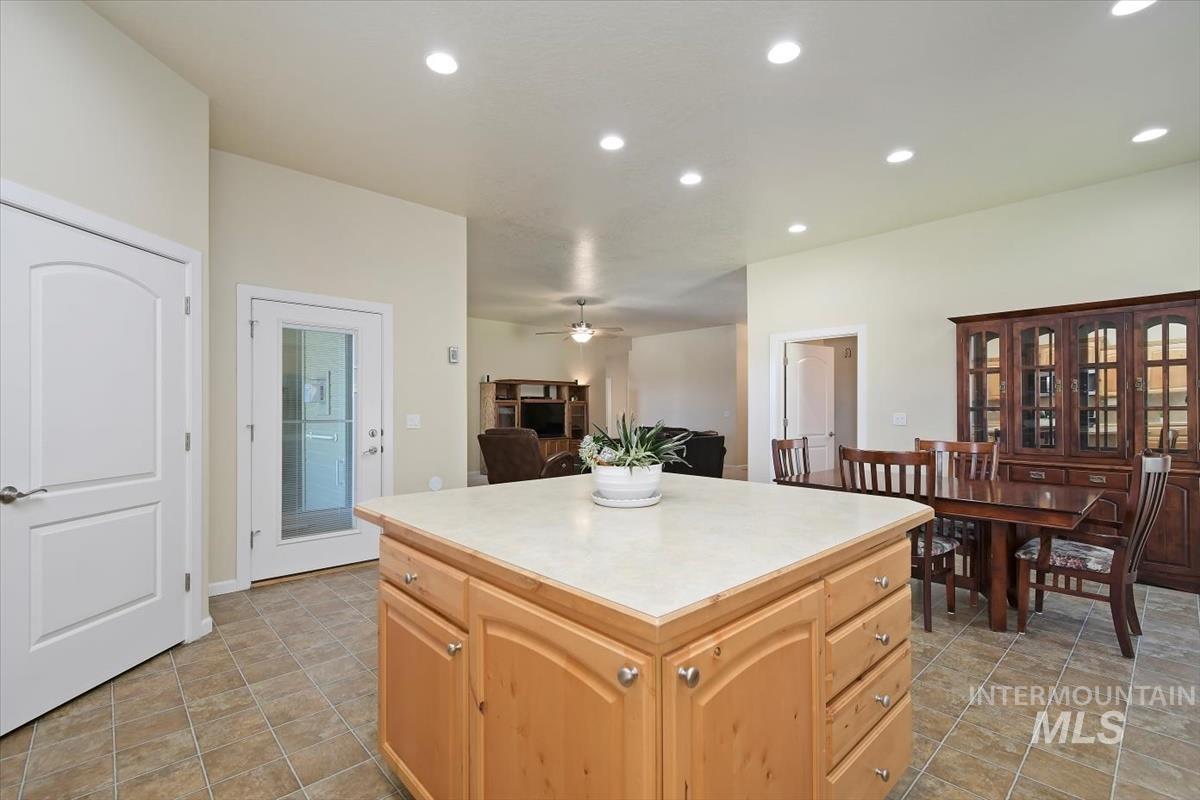420 Rothbury Dr. Property Photo 10