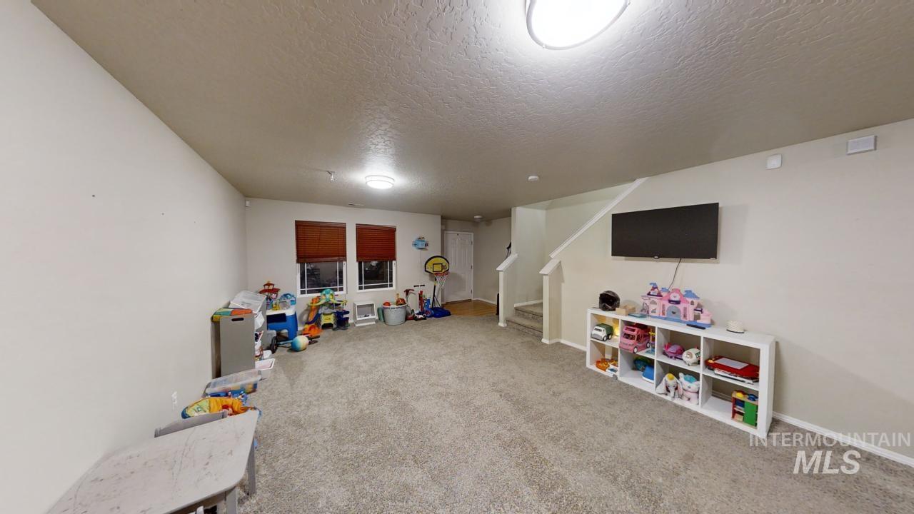 12880 Adelaide St Property Photo 6