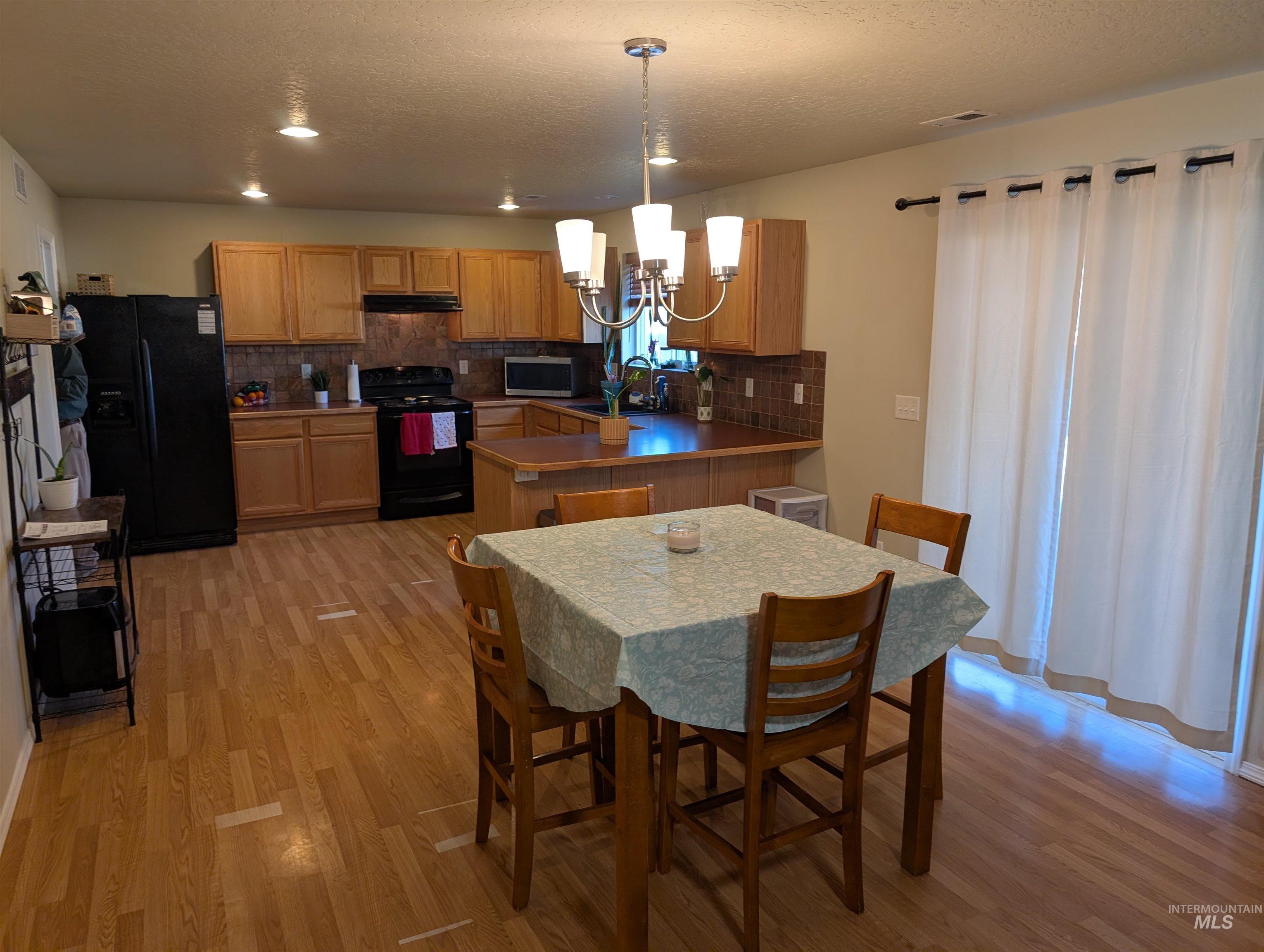 12880 Adelaide St Property Photo 7