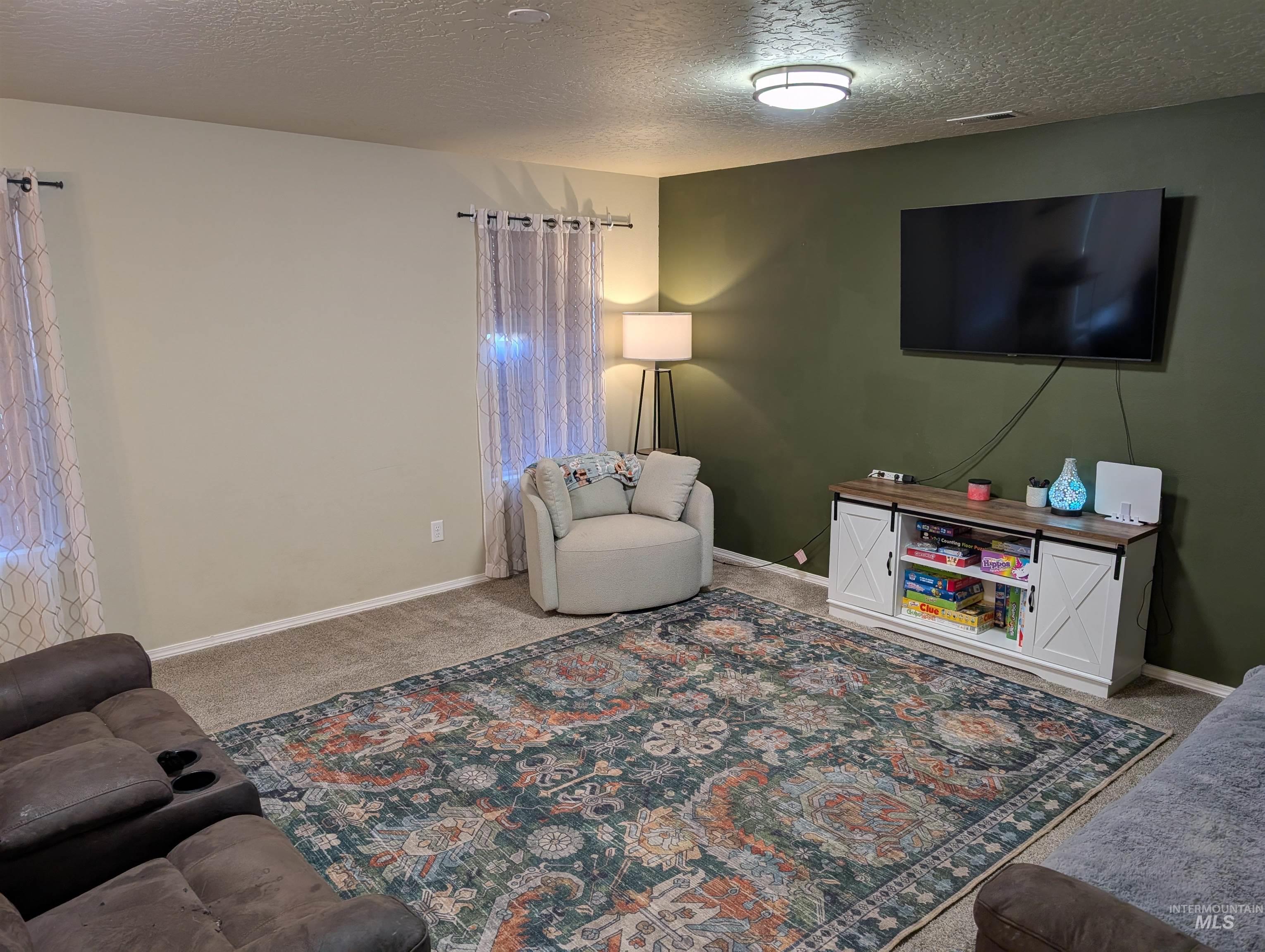 12880 Adelaide St Property Photo 9