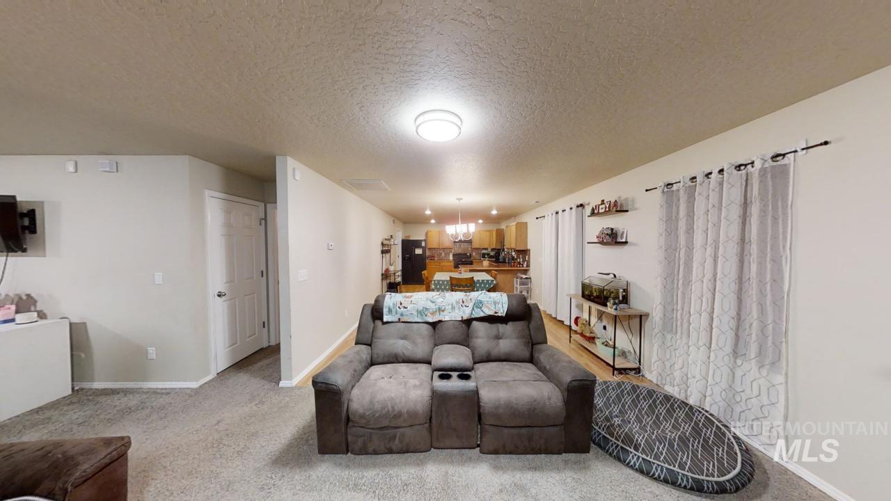 12880 Adelaide St Property Photo 10