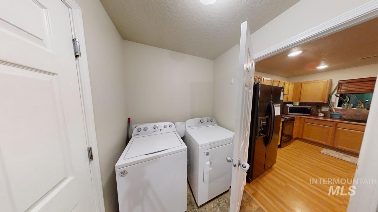 12880 Adelaide St Property Photo 12