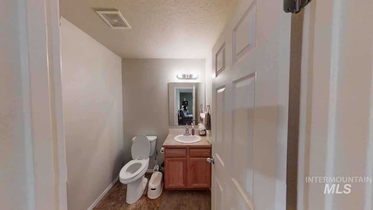12880 Adelaide St Property Photo 13