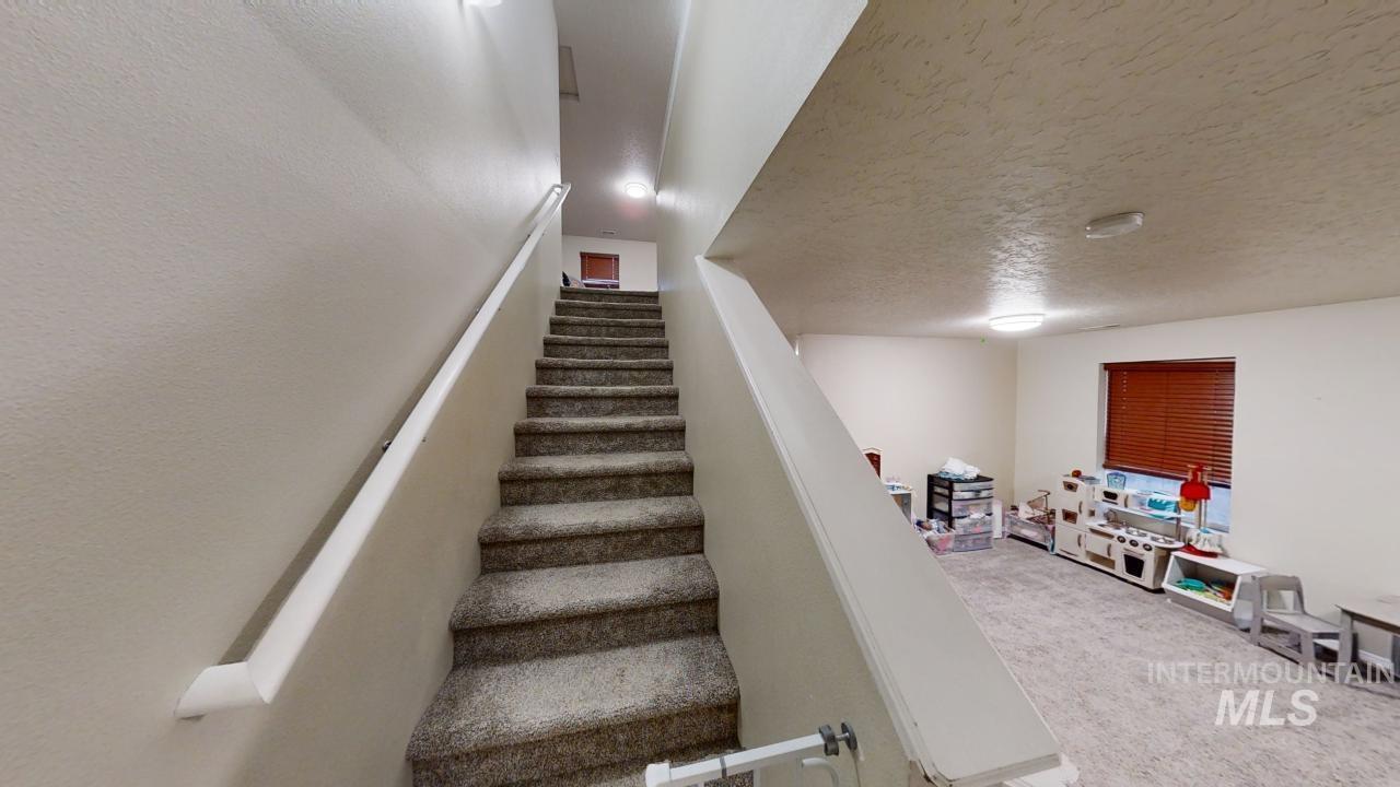 12880 Adelaide St Property Photo 14