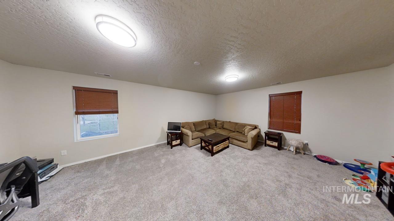 12880 Adelaide St Property Photo 15