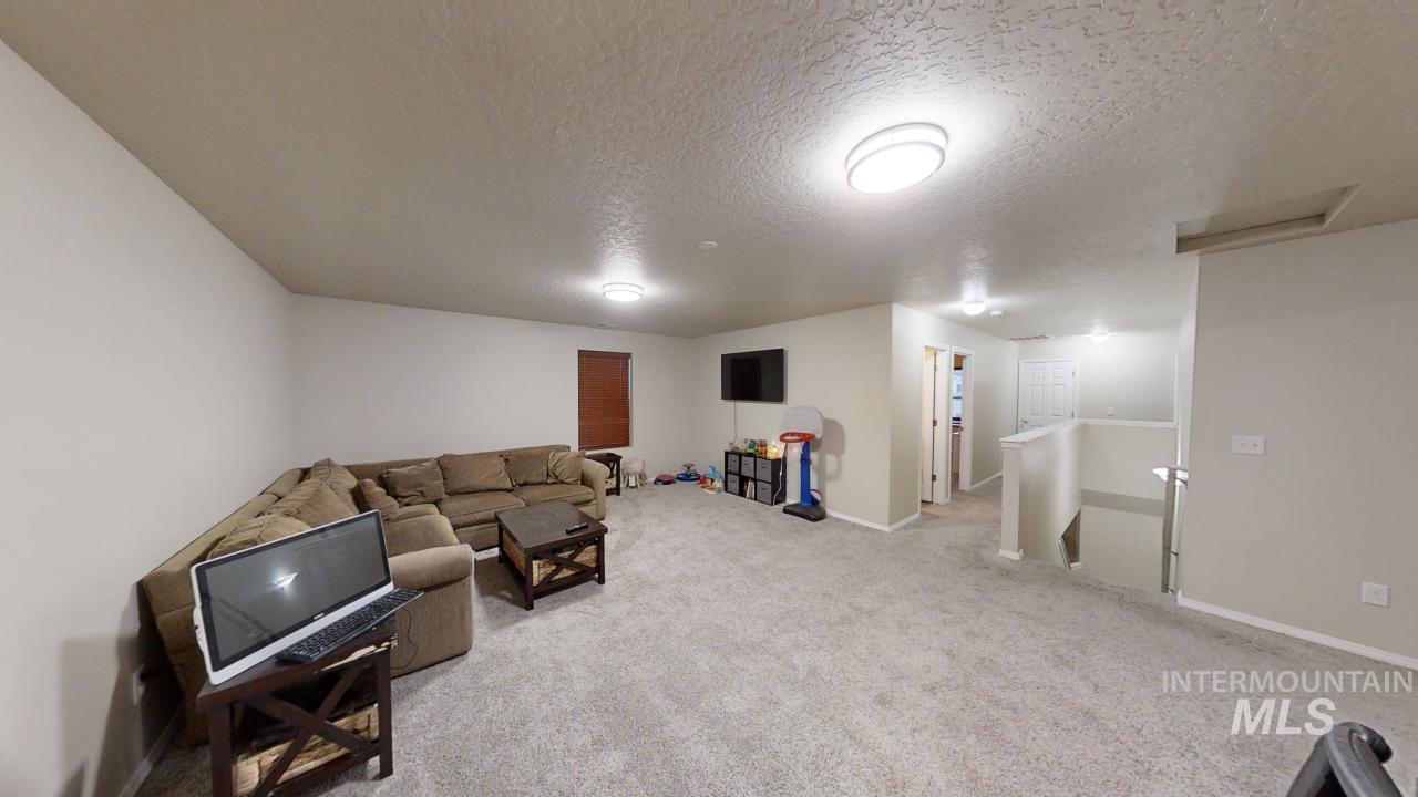 12880 Adelaide St Property Photo 16