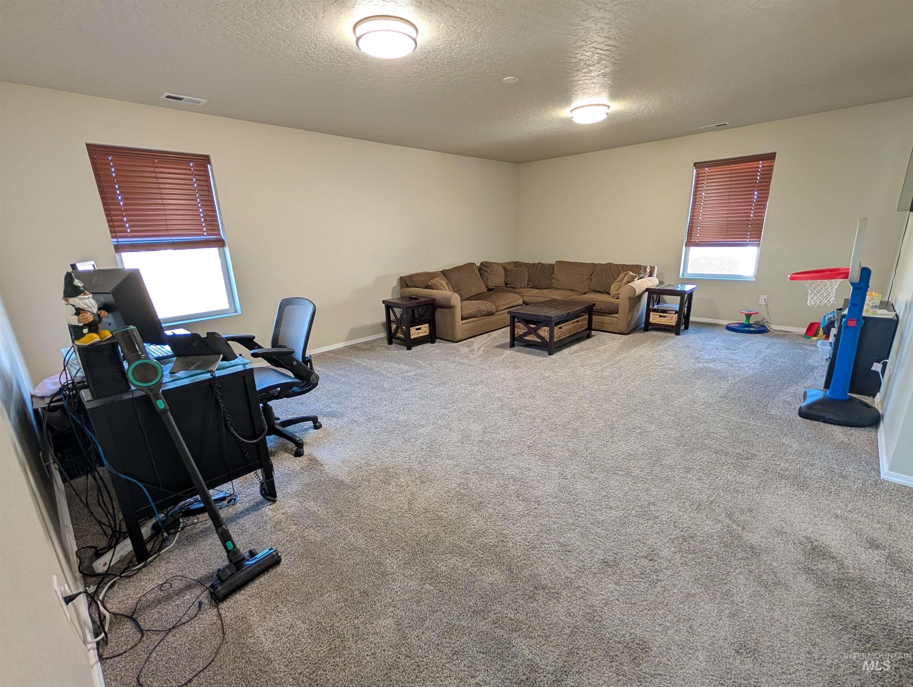 12880 Adelaide St Property Photo 17