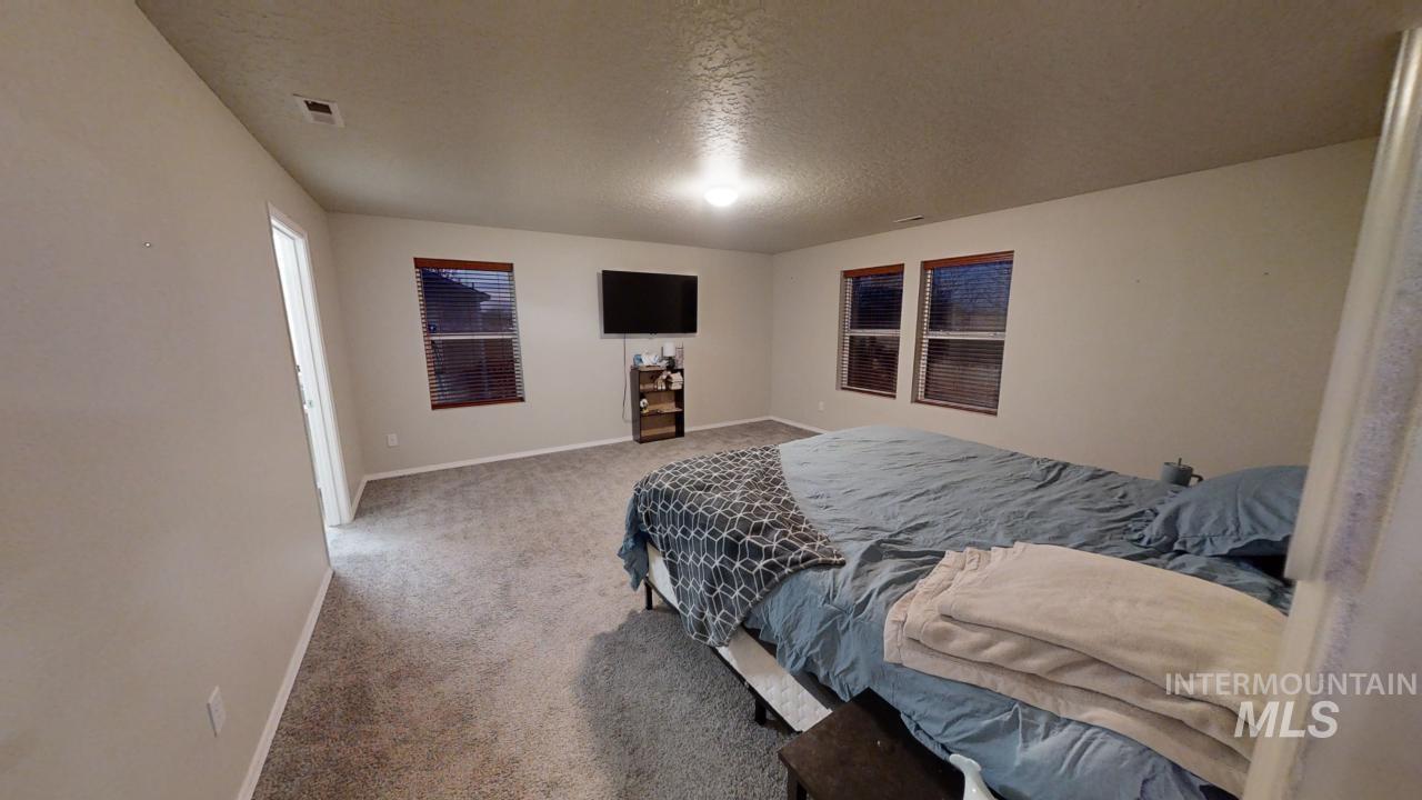 12880 Adelaide St Property Photo 18