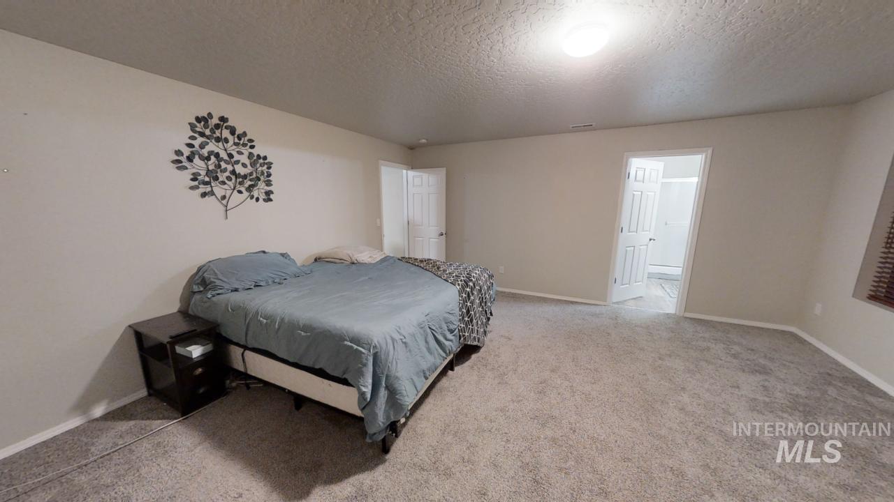 12880 Adelaide St Property Photo 19