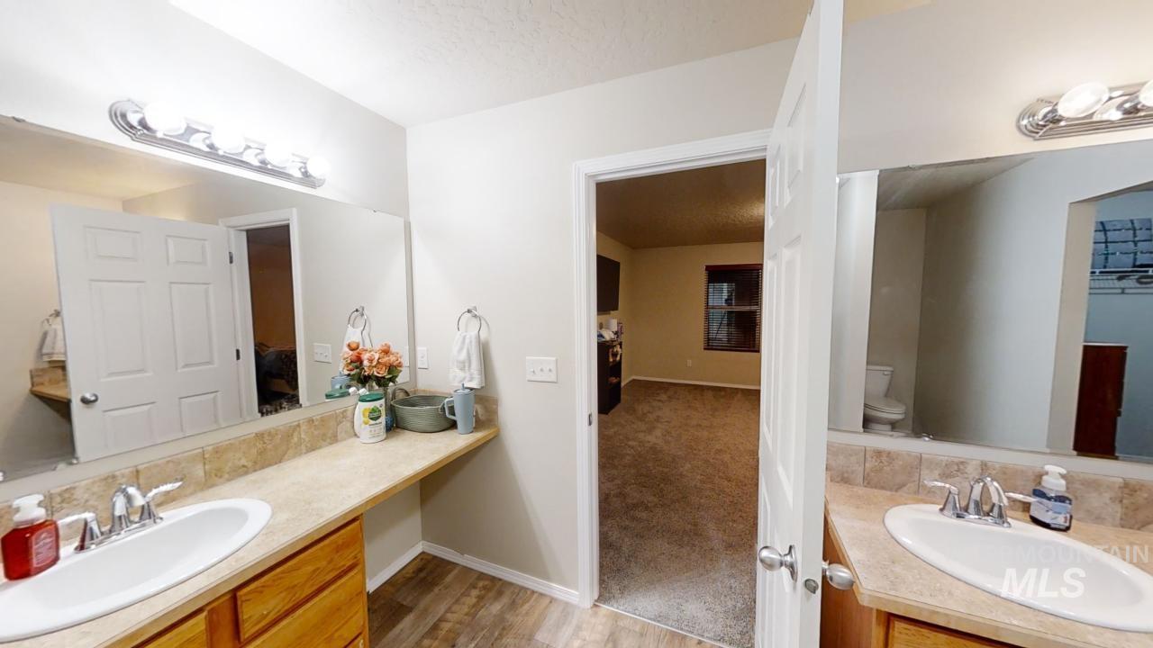 12880 Adelaide St Property Photo 21