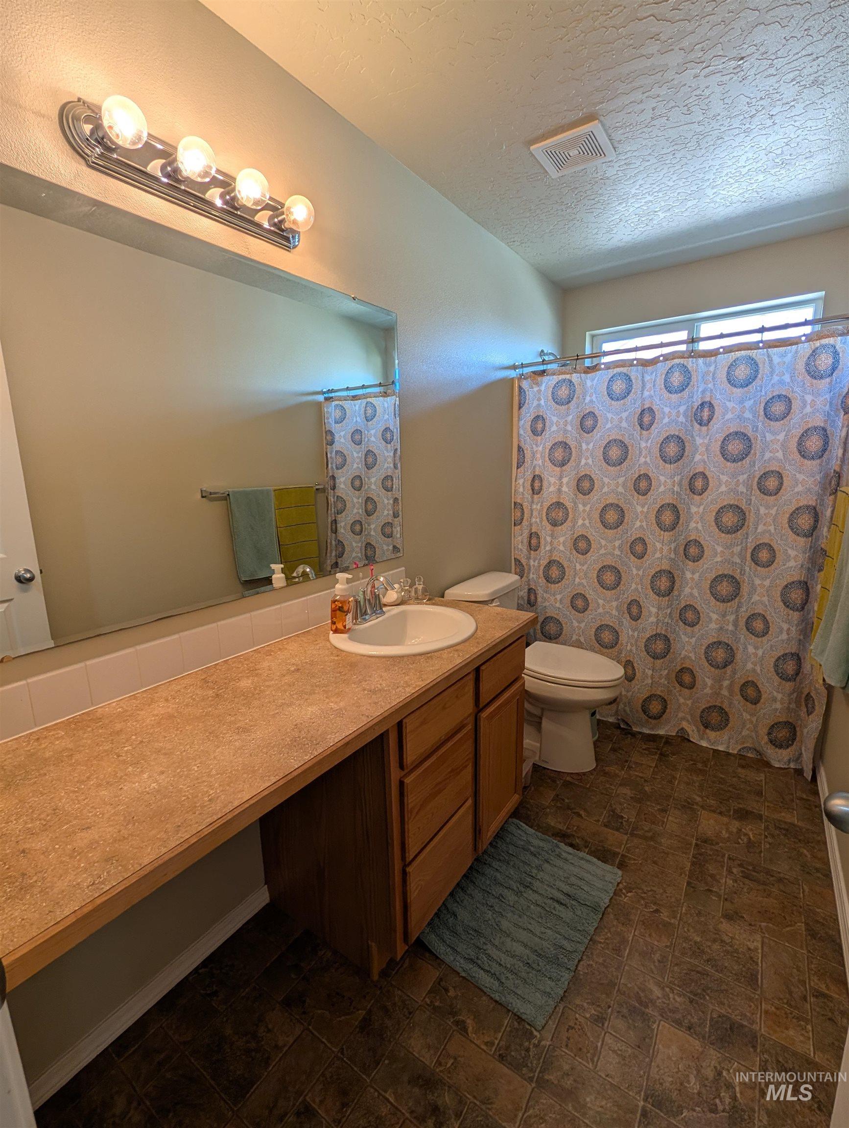 12880 Adelaide St Property Photo 27