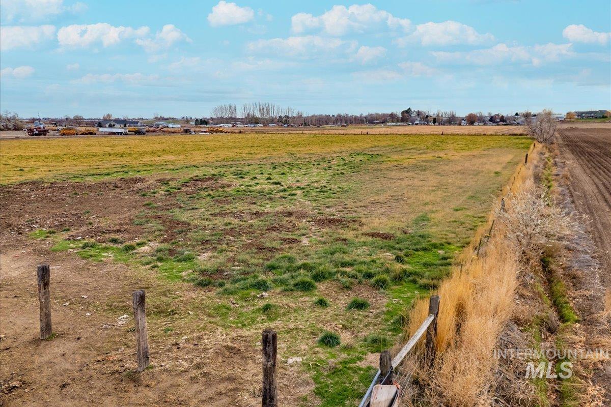 20201 Simplot Blvd Property Photo 17