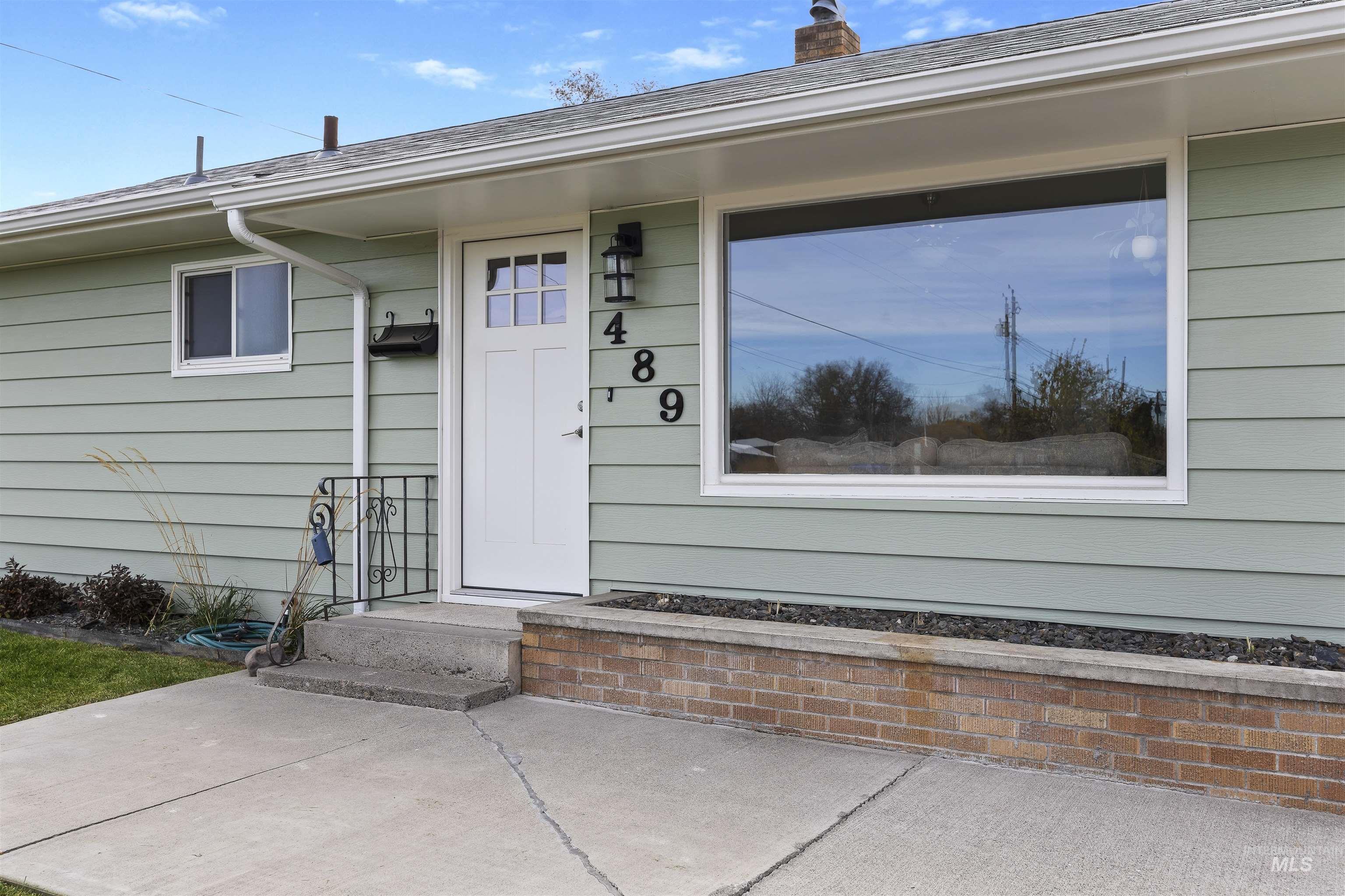 489 W Borah Ave Property Photo 3