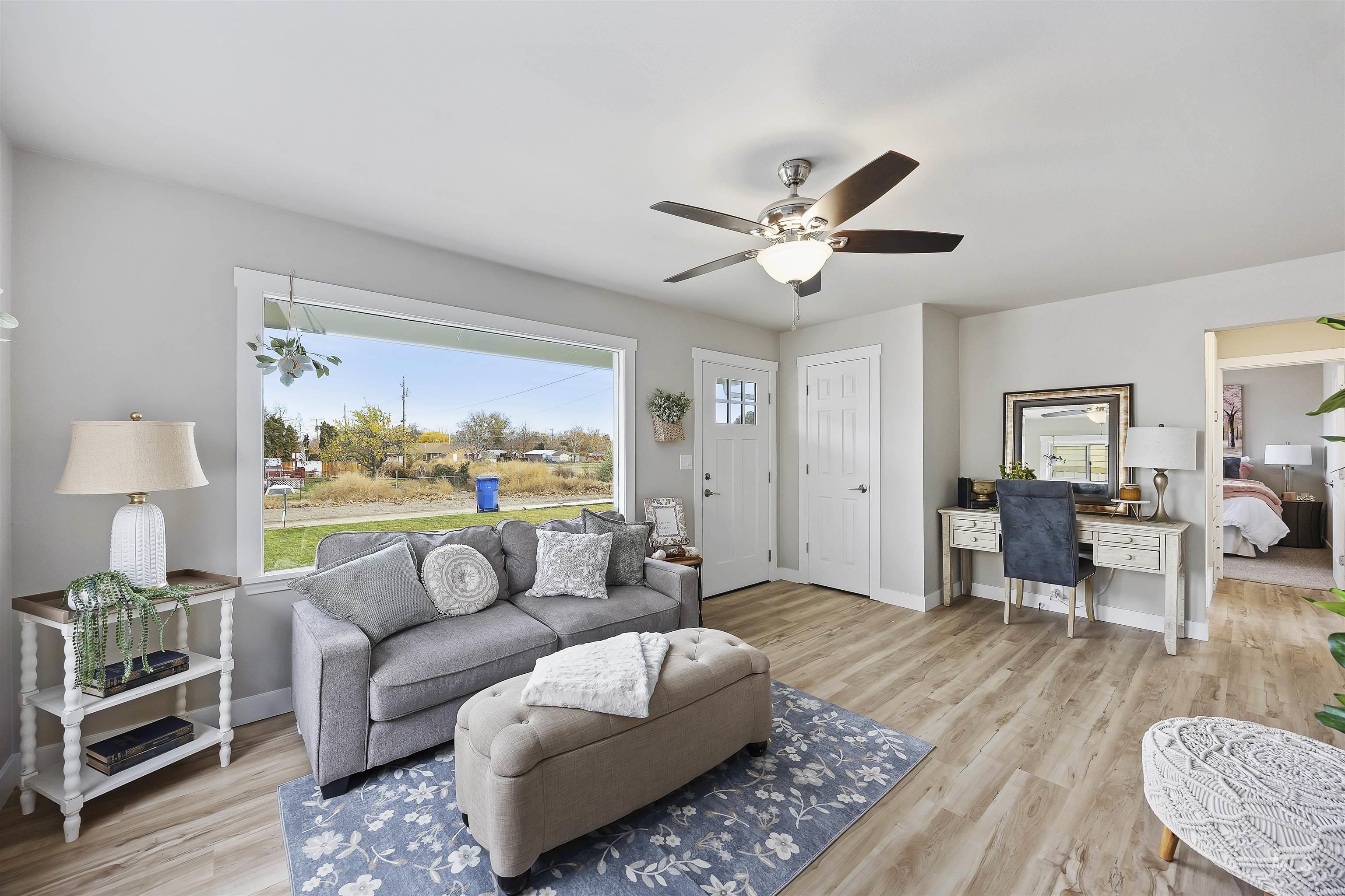 489 W Borah Ave Property Photo 6