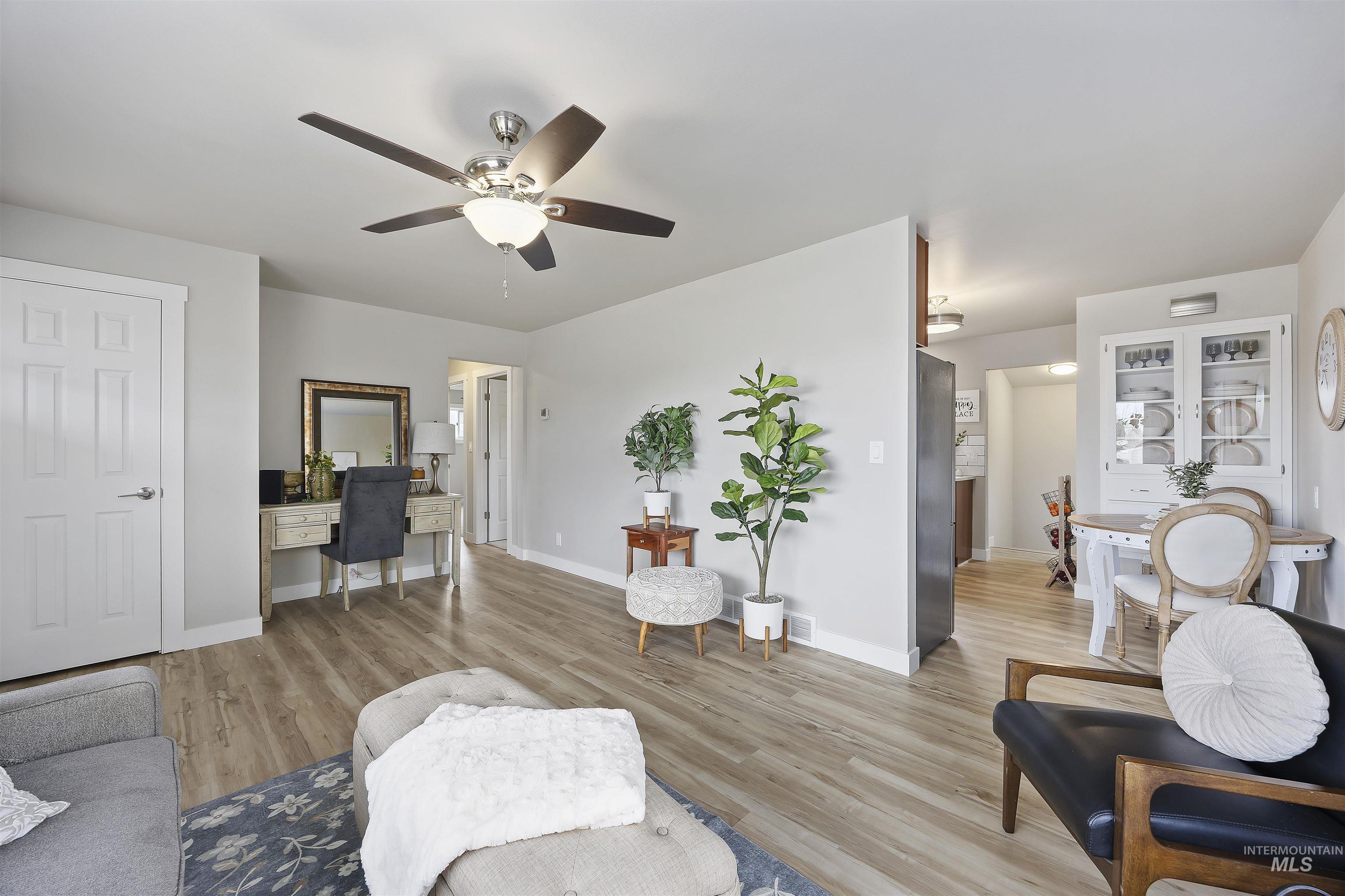 489 W Borah Ave Property Photo 7