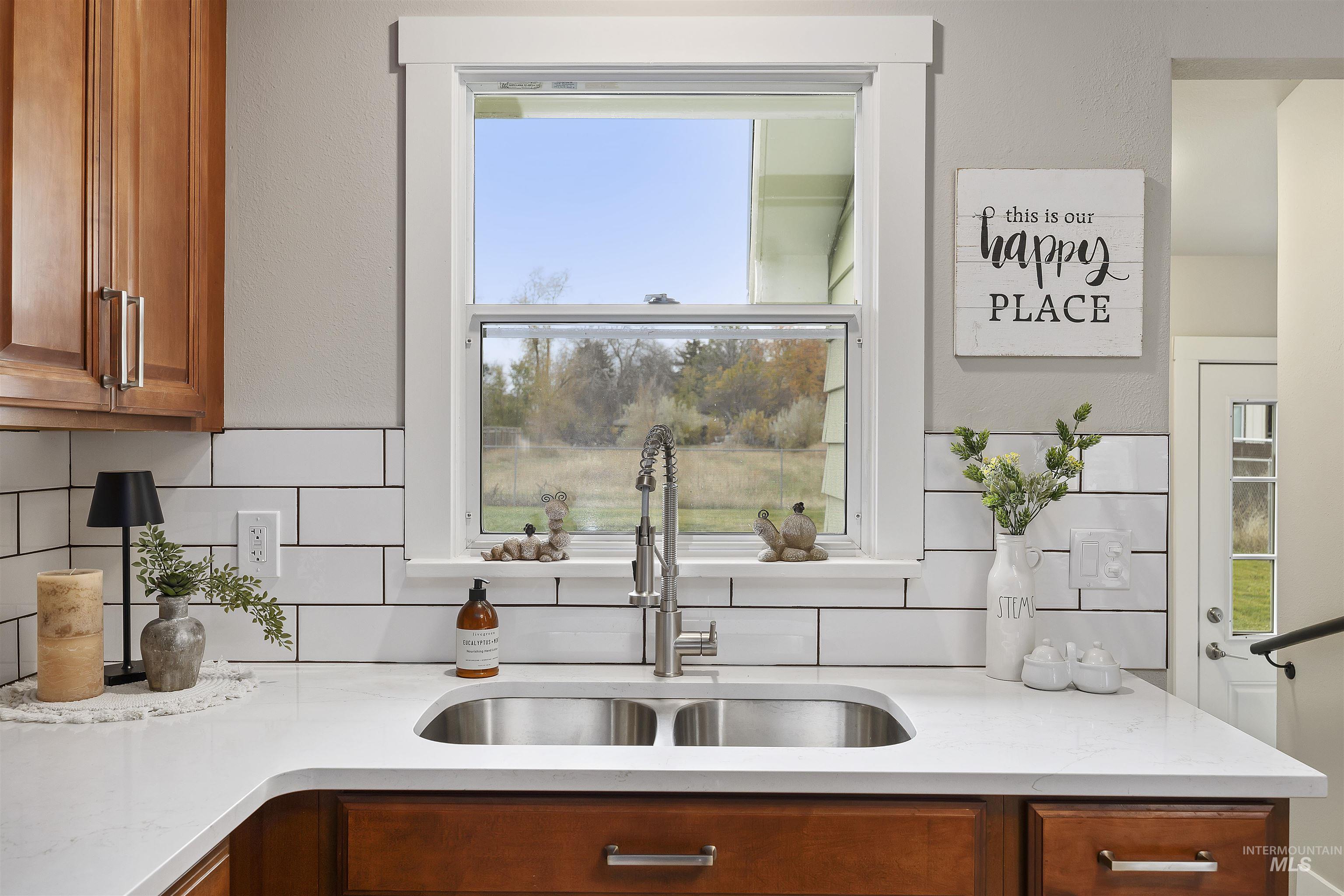 489 W Borah Ave Property Photo 17