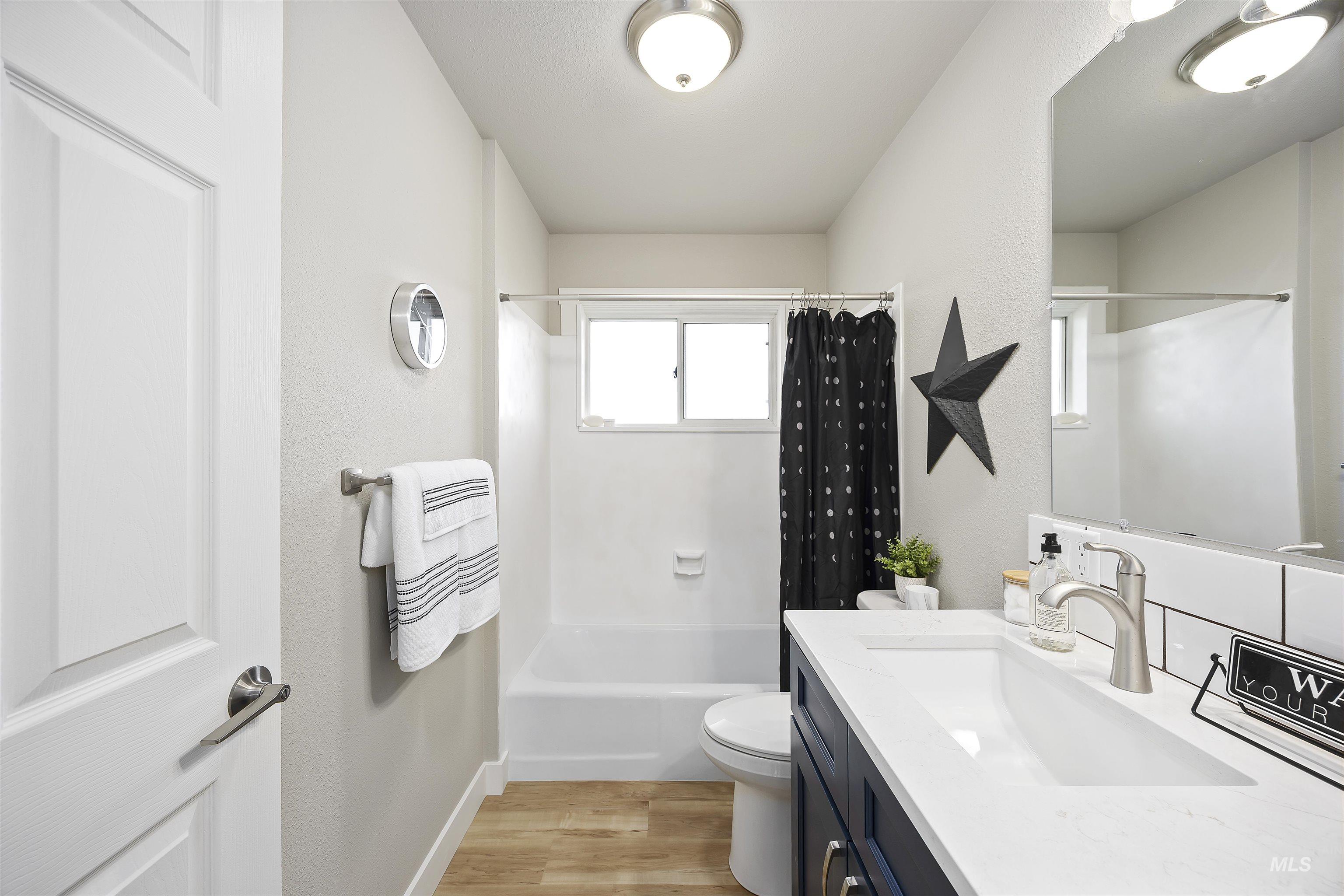 489 W Borah Ave Property Photo 18