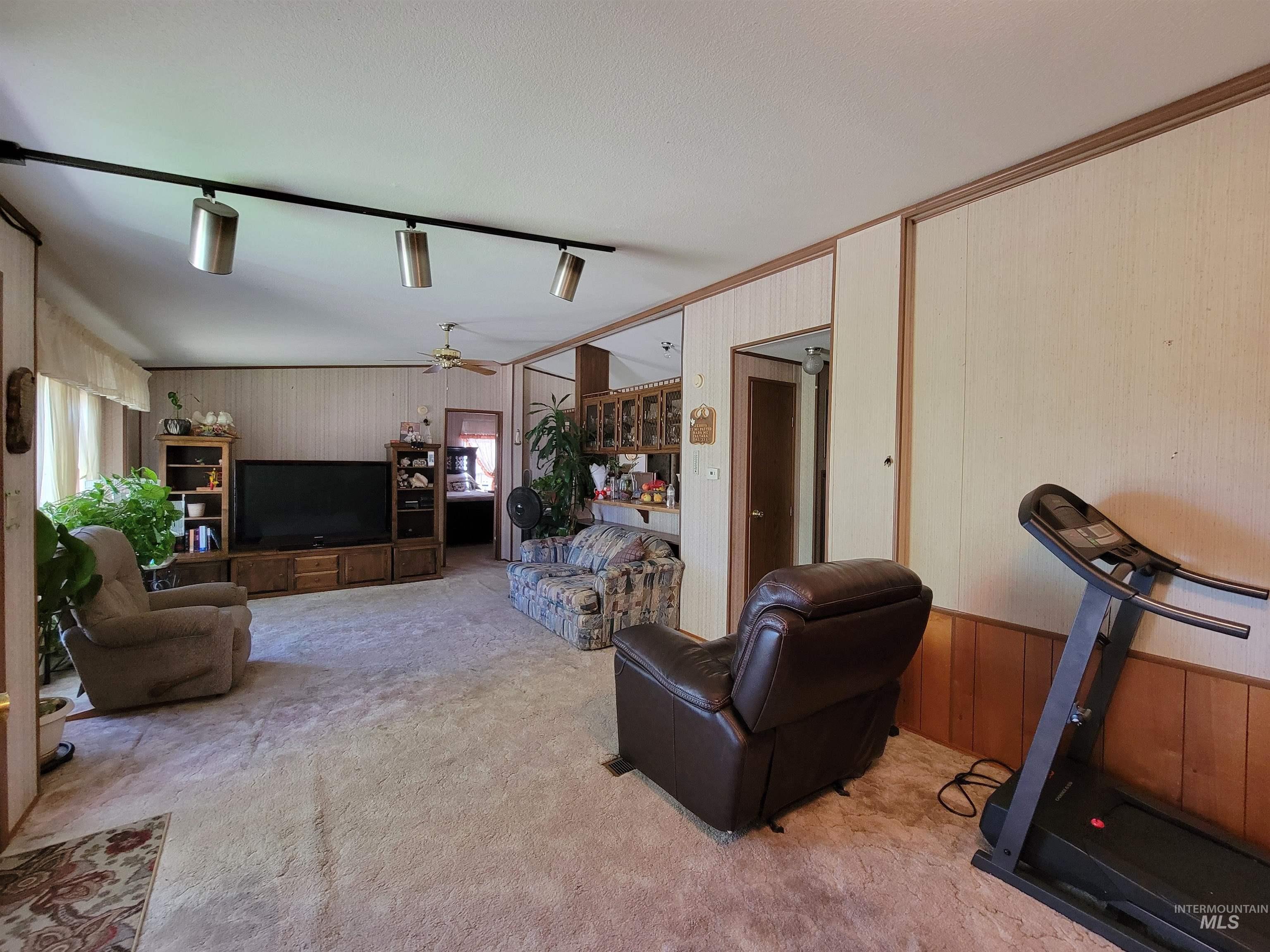 13347 Locust Ln Property Photo 9