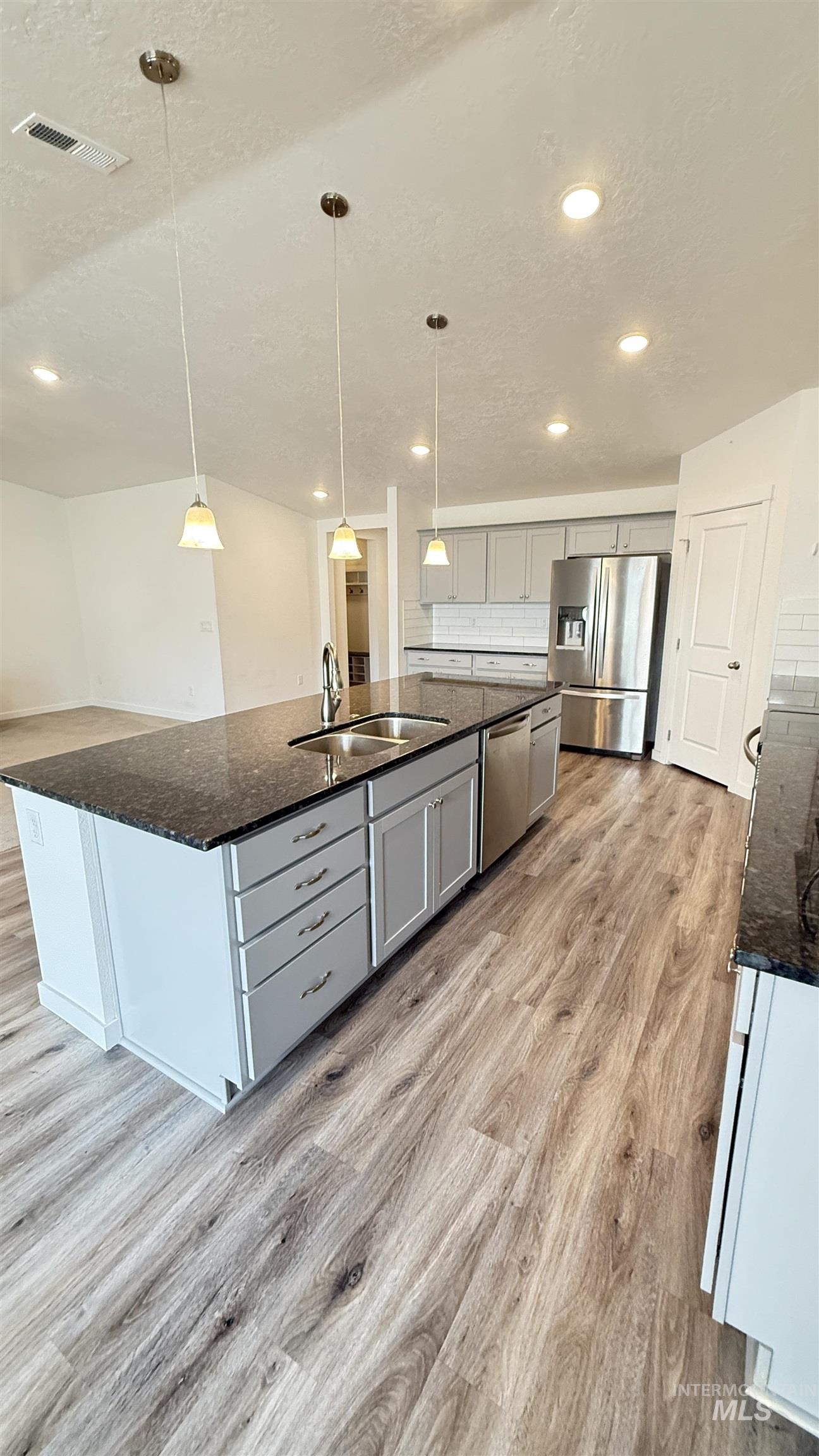 17032 Thomas Paine Way Property Photo 2