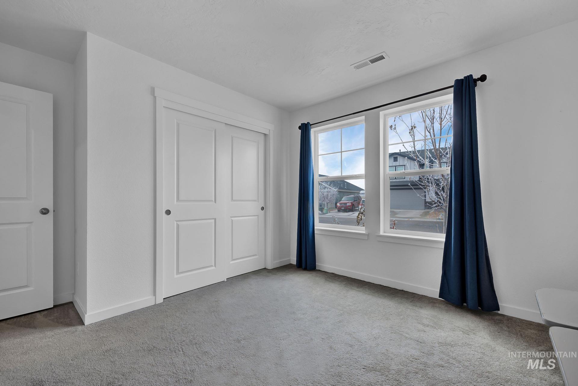 17032 Thomas Paine Way Property Photo 8