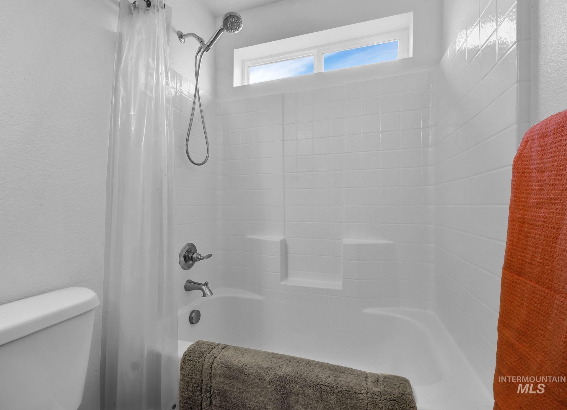 17032 Thomas Paine Way Property Photo 10
