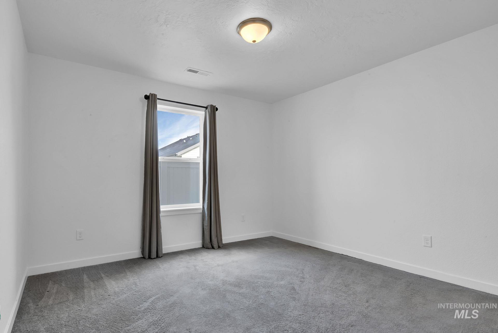 17032 Thomas Paine Way Property Photo 11