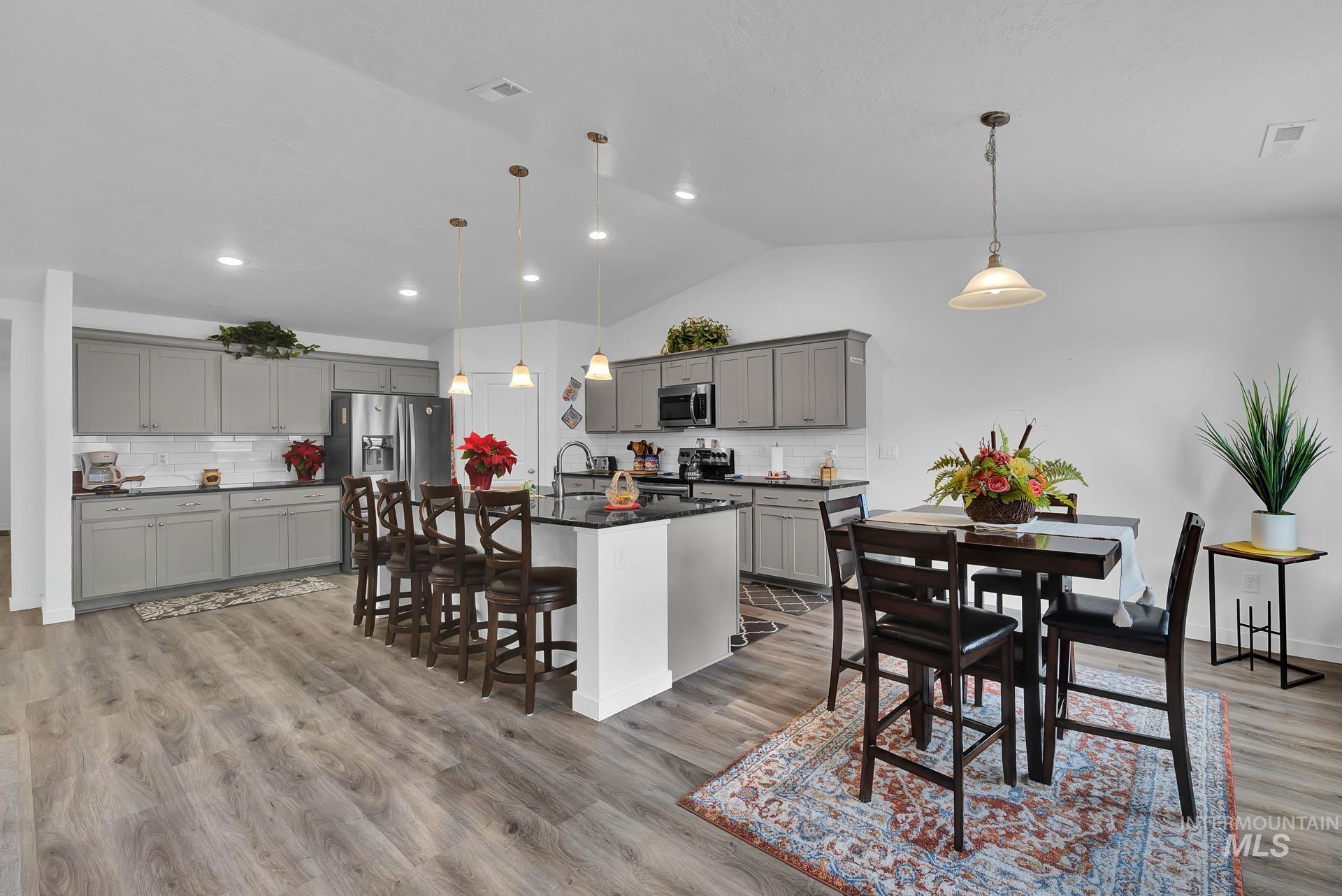 17032 Thomas Paine Way Property Photo 16