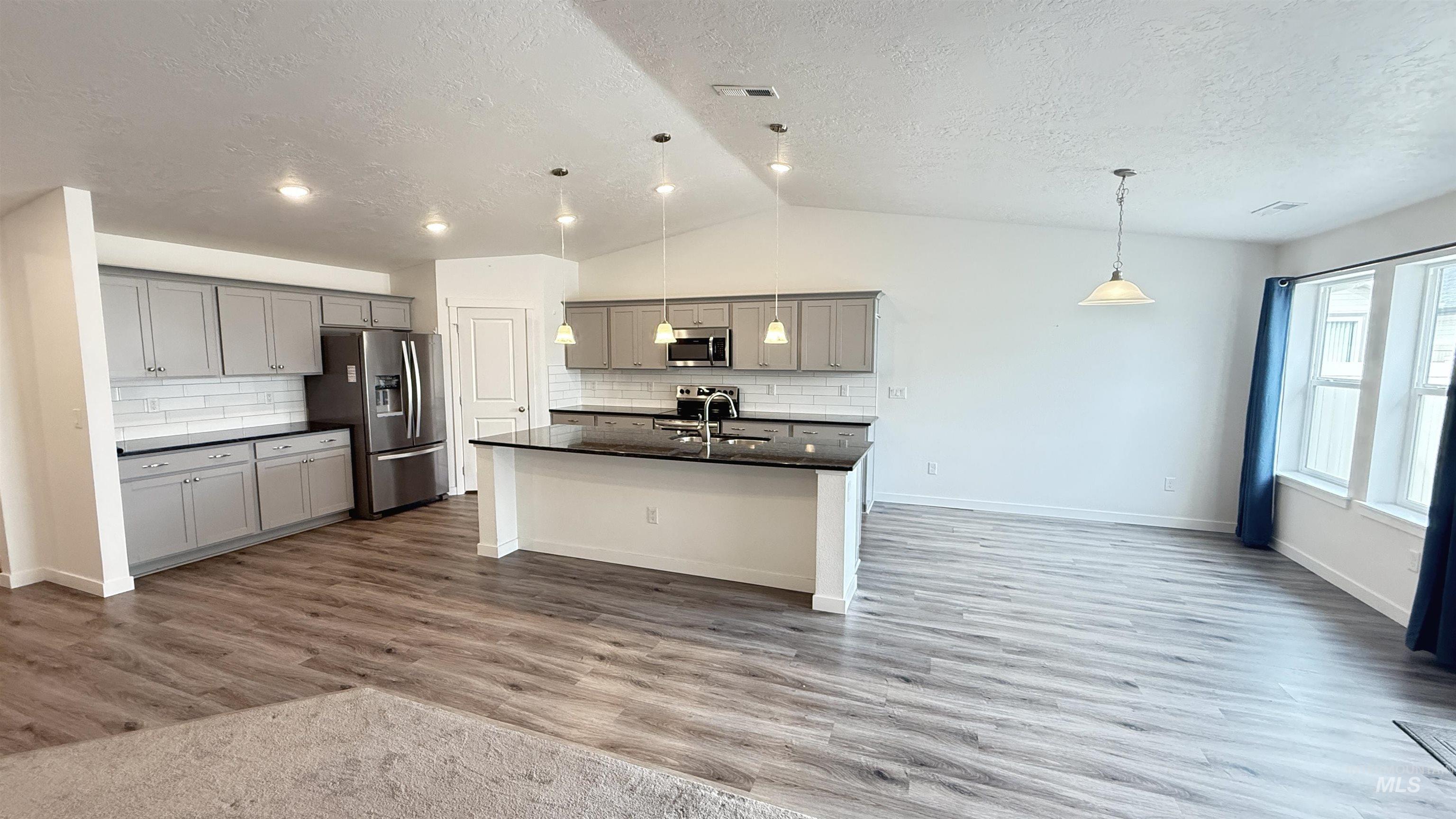 17032 Thomas Paine Way Property Photo 22