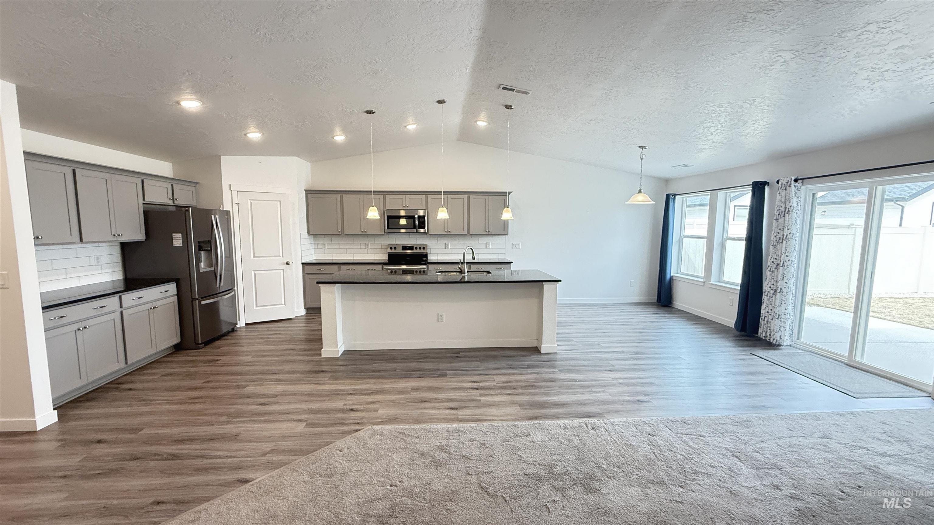 17032 Thomas Paine Way Property Photo 23