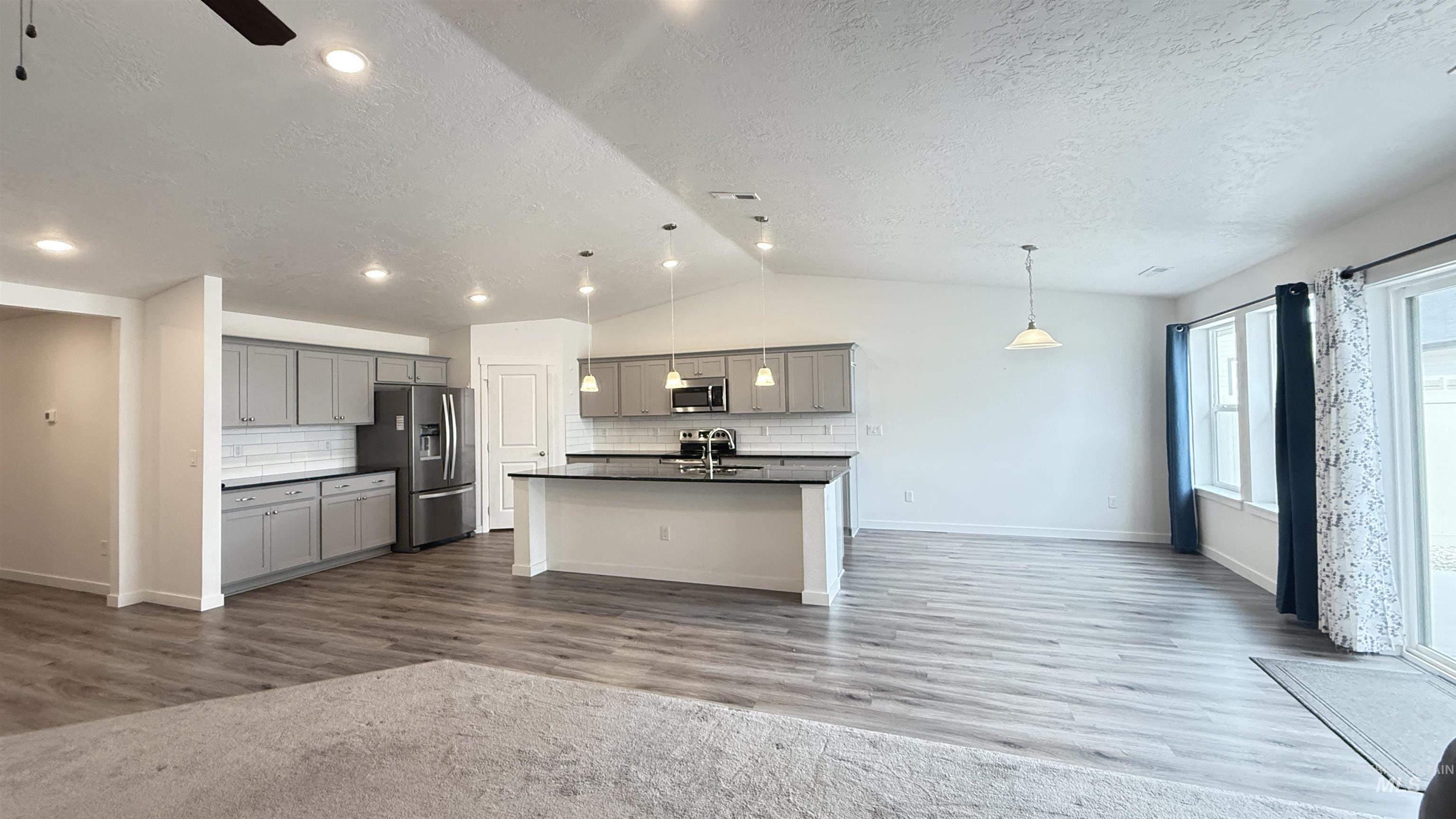 17032 Thomas Paine Way Property Photo 25