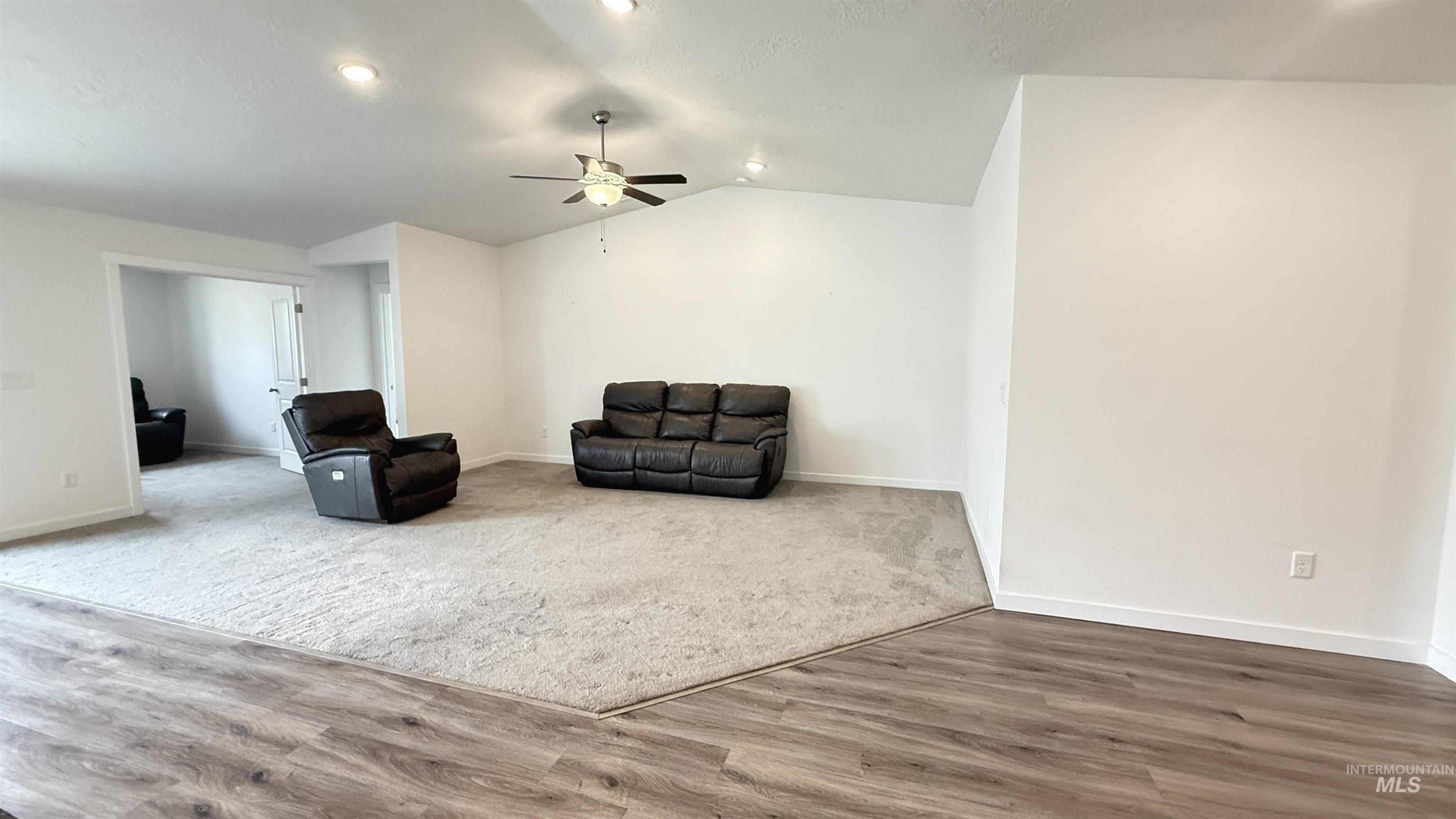 17032 Thomas Paine Way Property Photo 27
