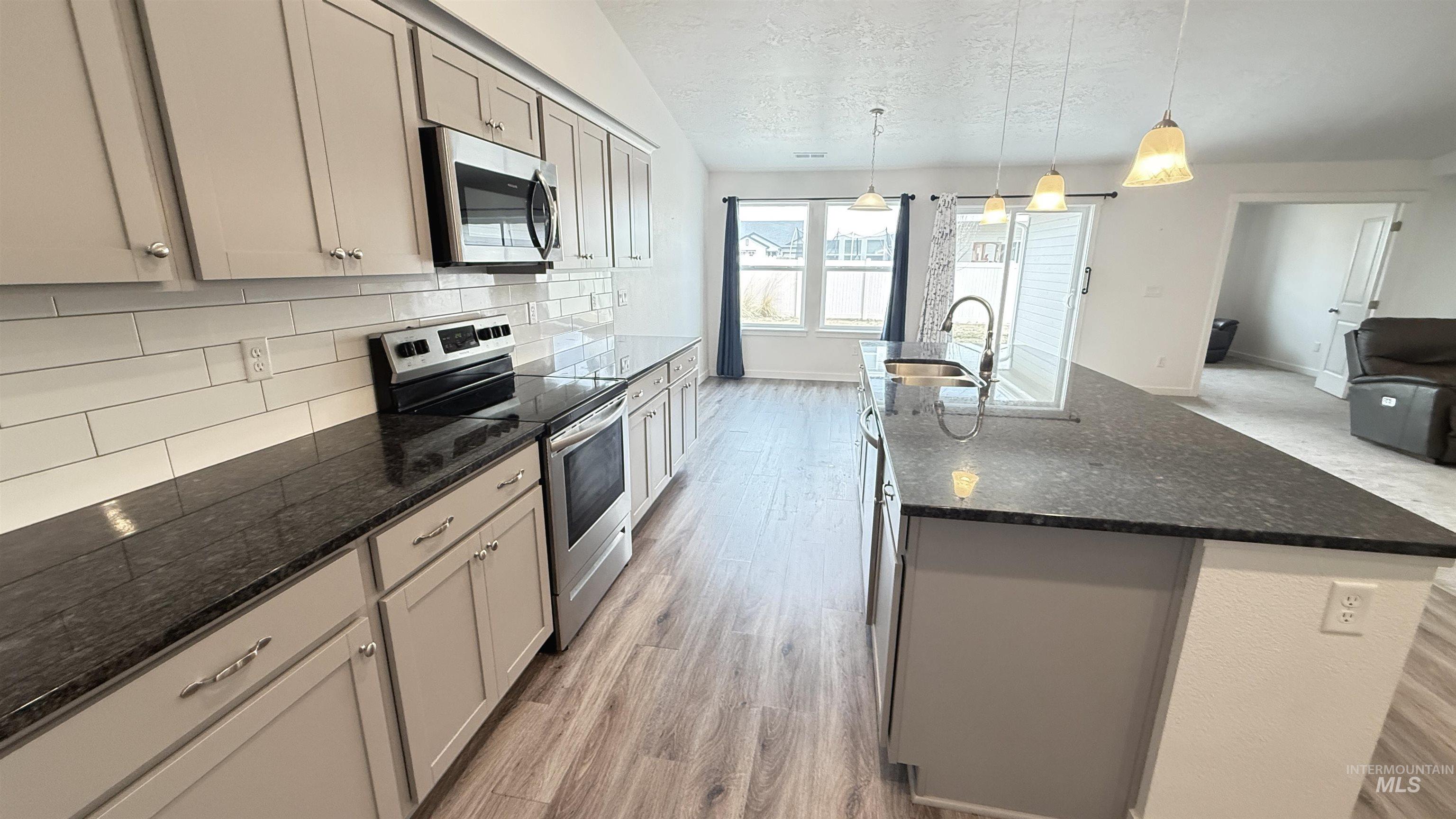 17032 Thomas Paine Way Property Photo 28