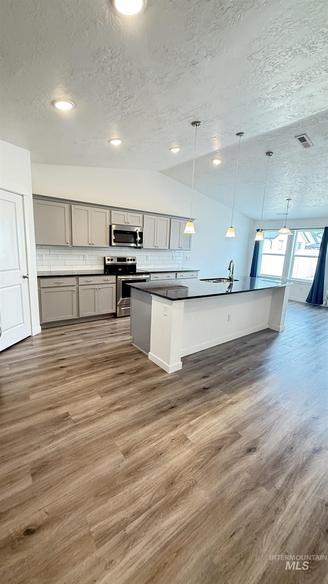 17032 Thomas Paine Way Property Photo 31