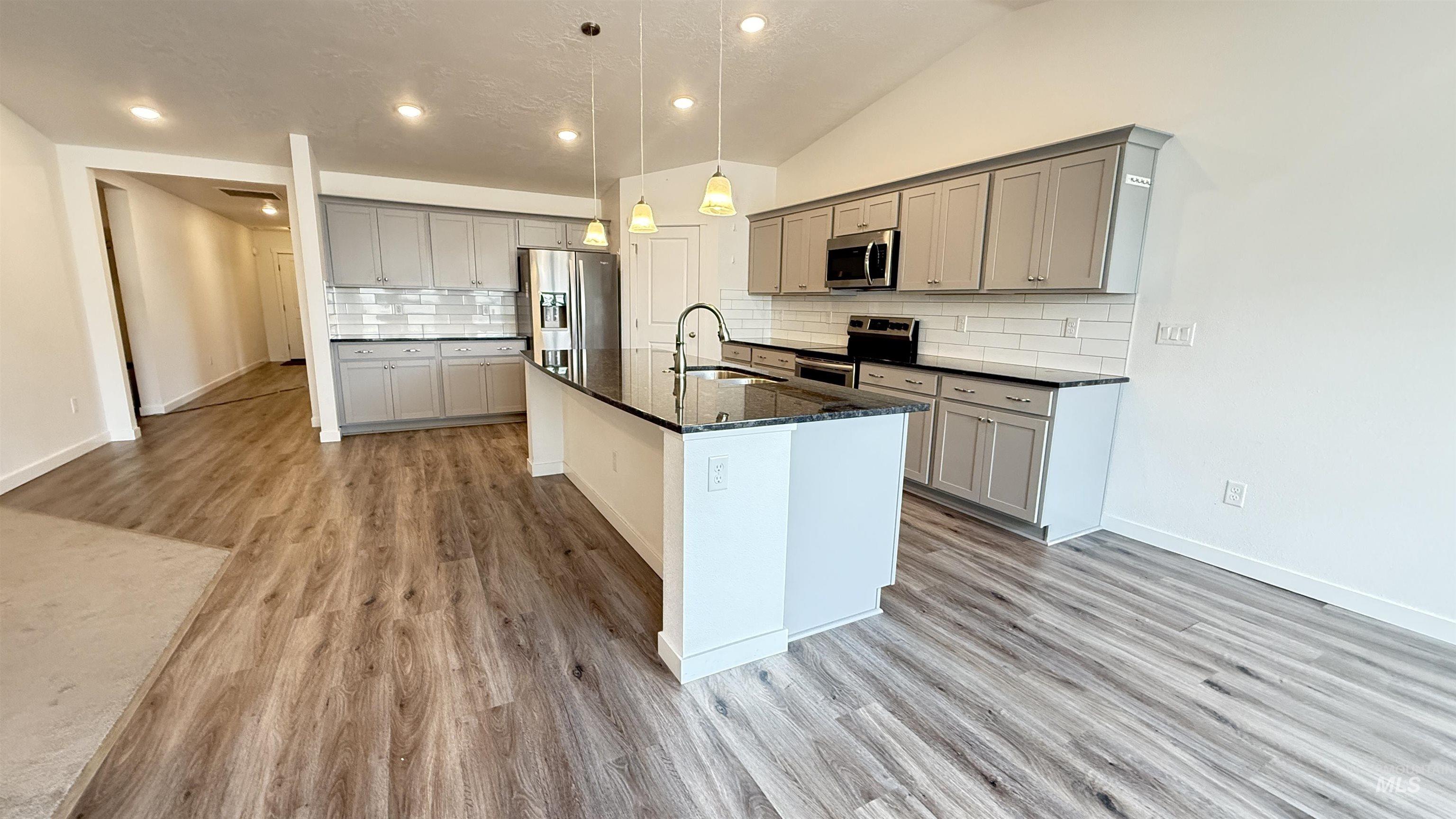 17032 Thomas Paine Way Property Photo 33
